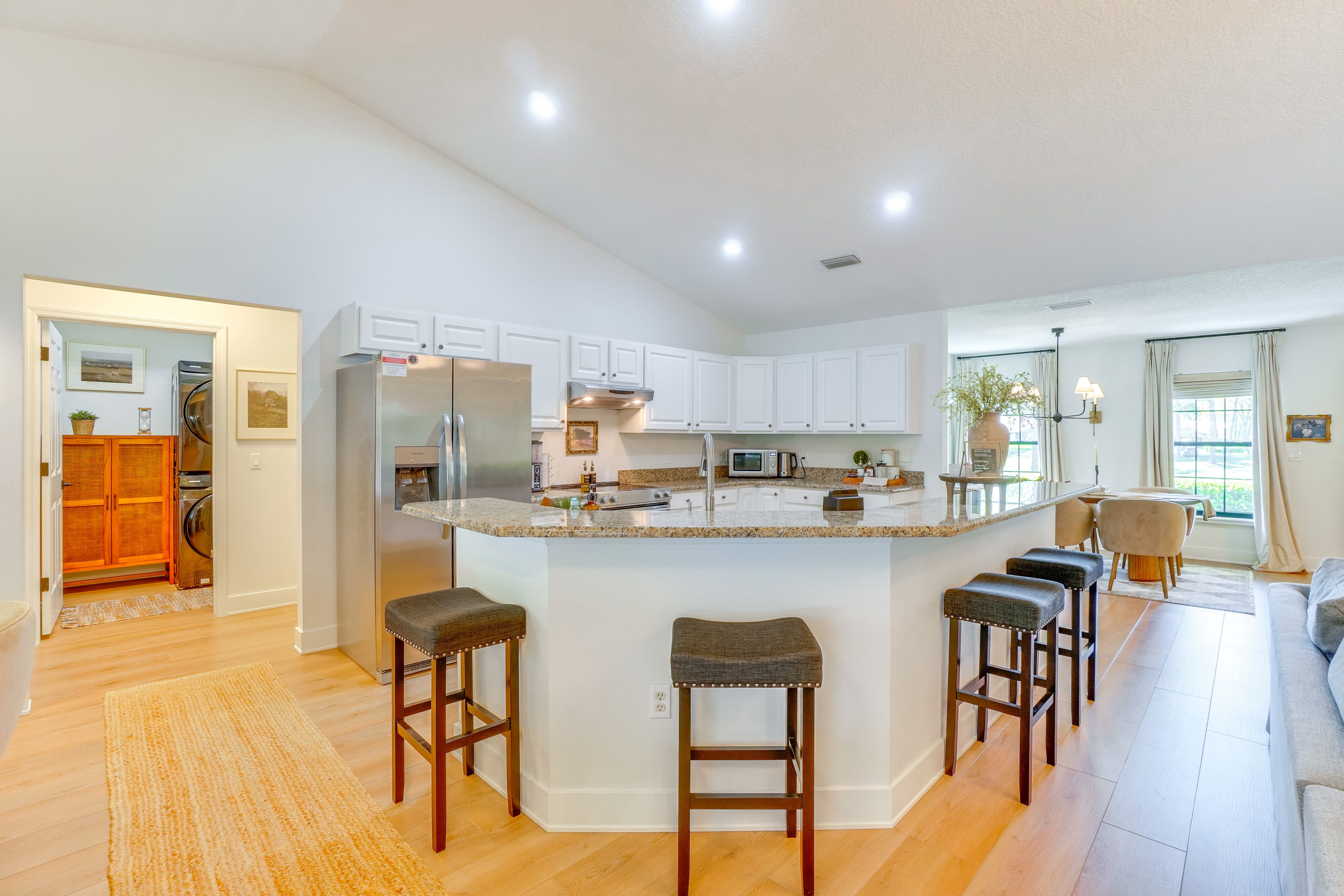 Kitchen | Dual Drip/Pod Coffee Maker | Dishwasher | Blender