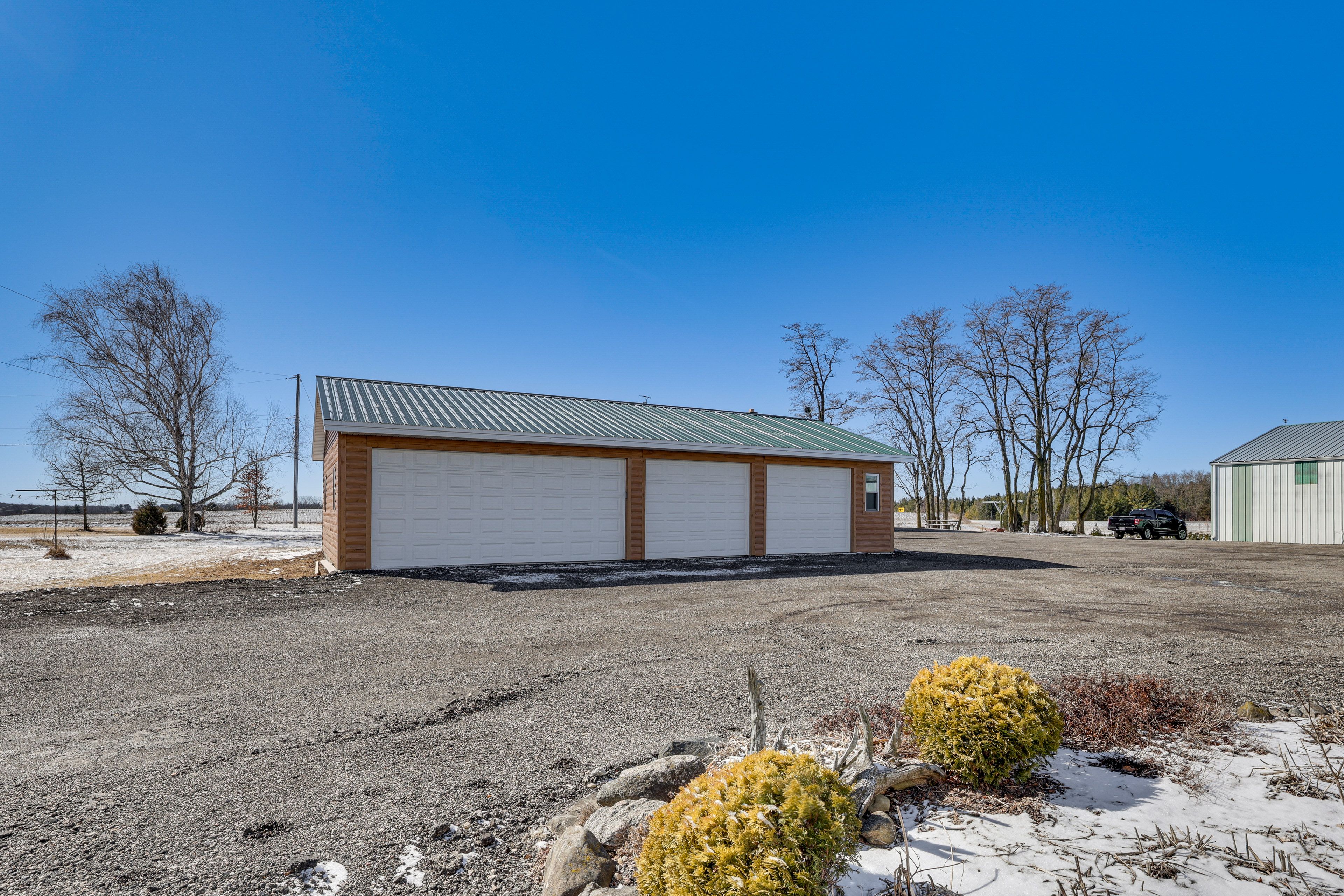 Parking | Garage (2 Vehicles) | Driveway (10 Vehicles) | RV/Trailer Parking
