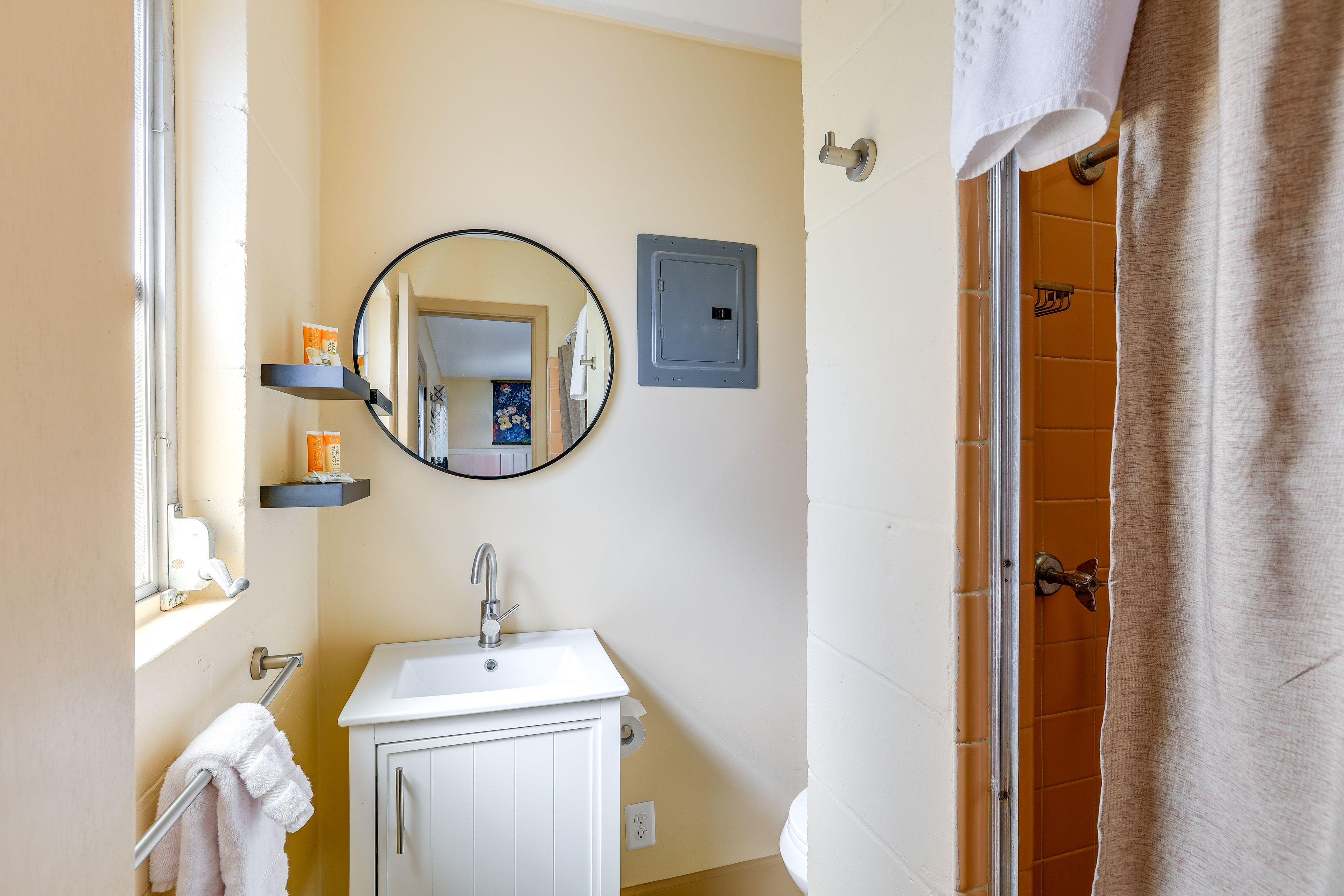Bathroom | Shower | Towels Provided