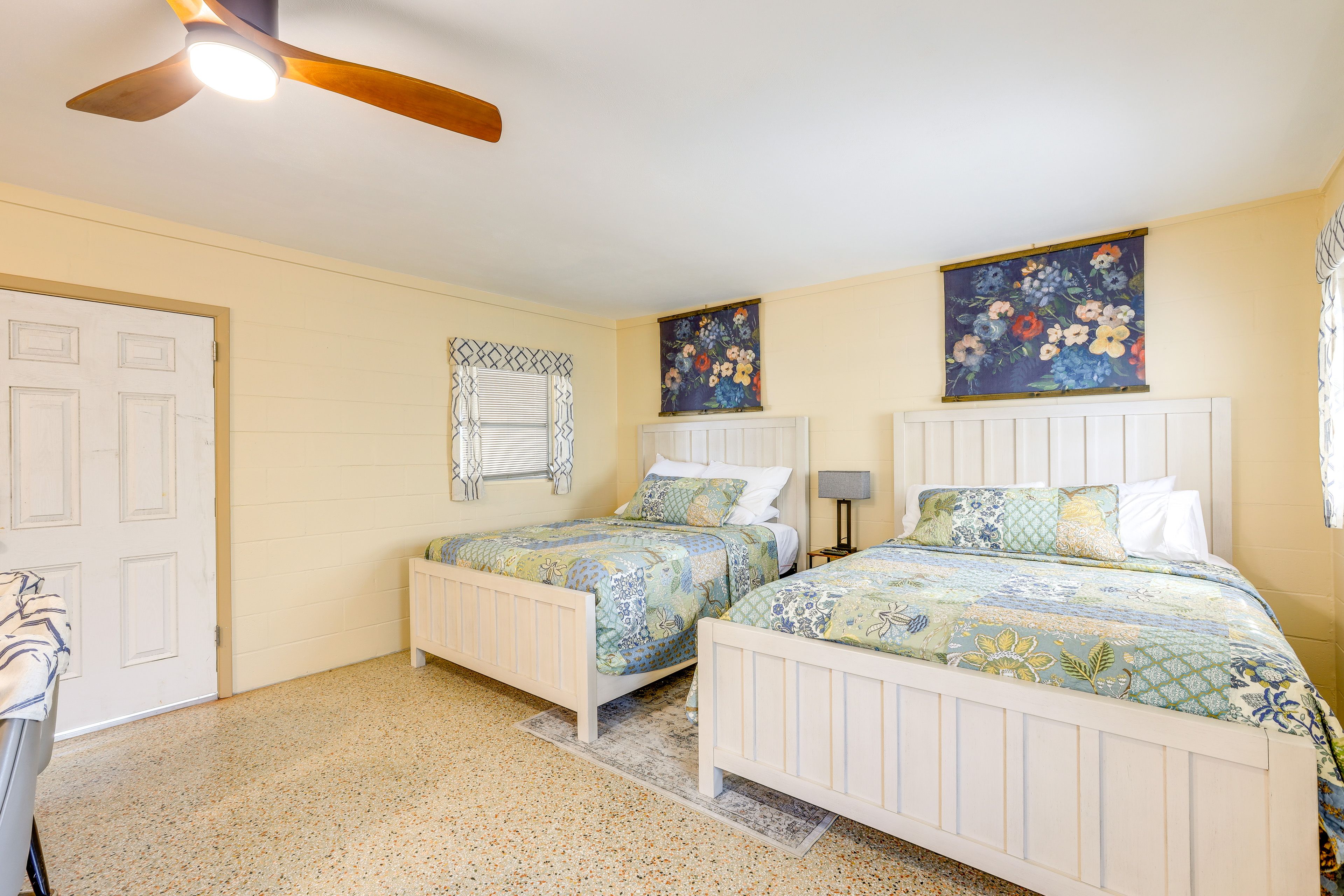 Studio | 2 Queen Beds