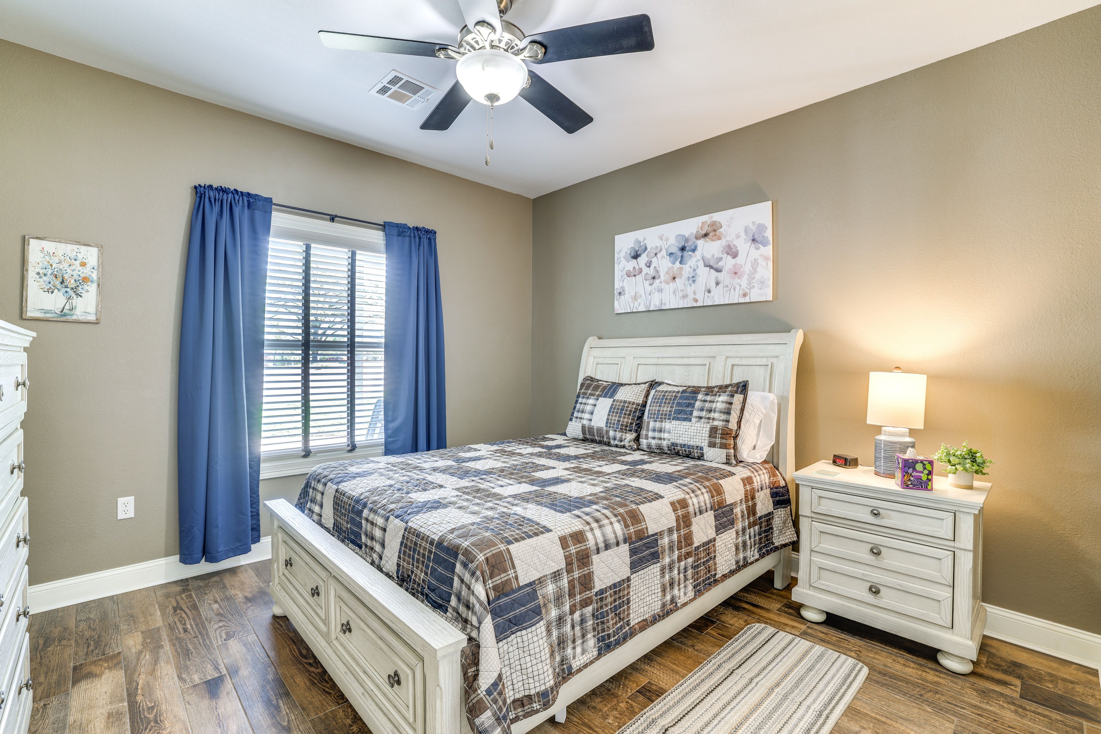 Bedroom 3 | Queen Bed | Smart TV
