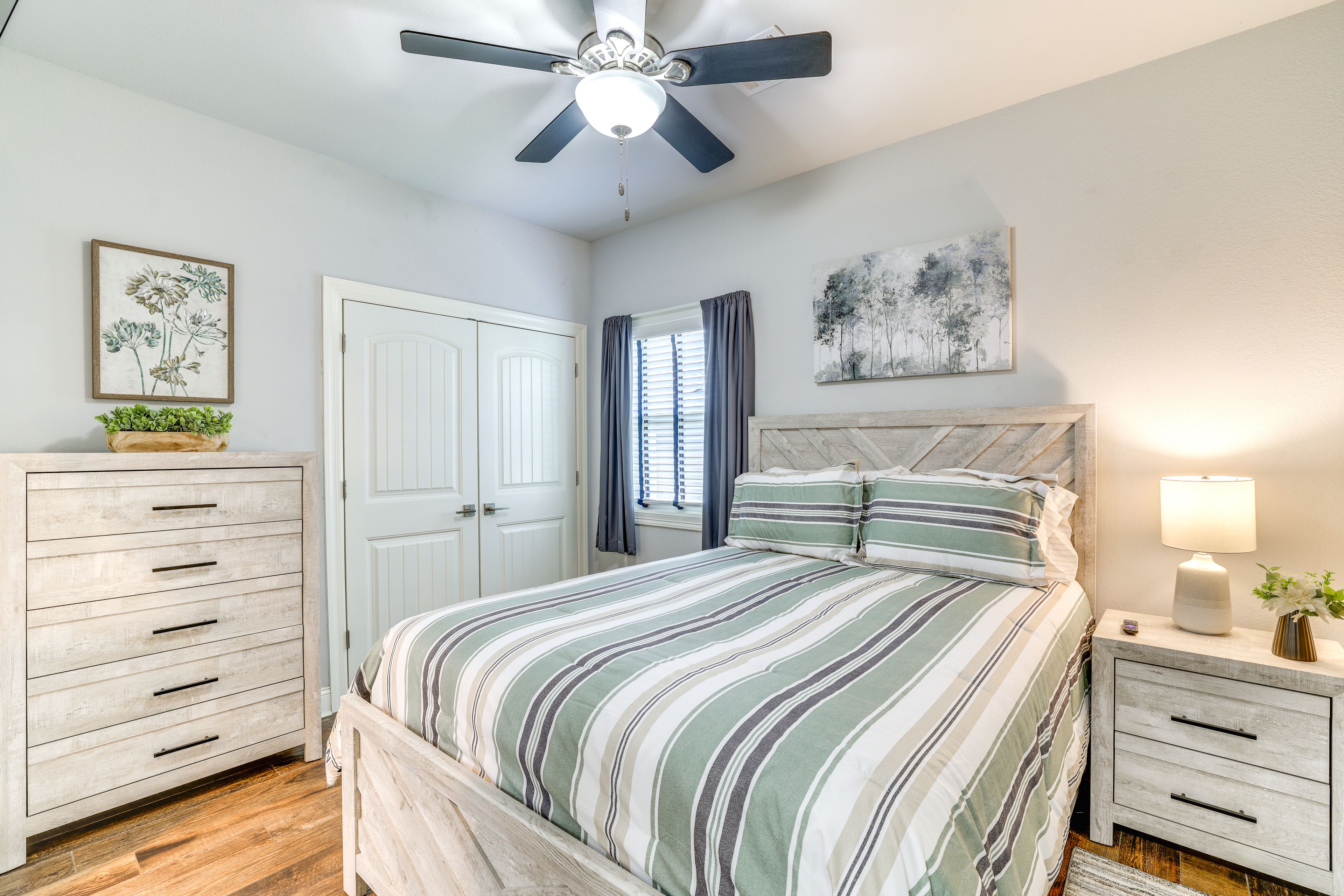 Bedroom 2 | Queen Bed | Smart TV