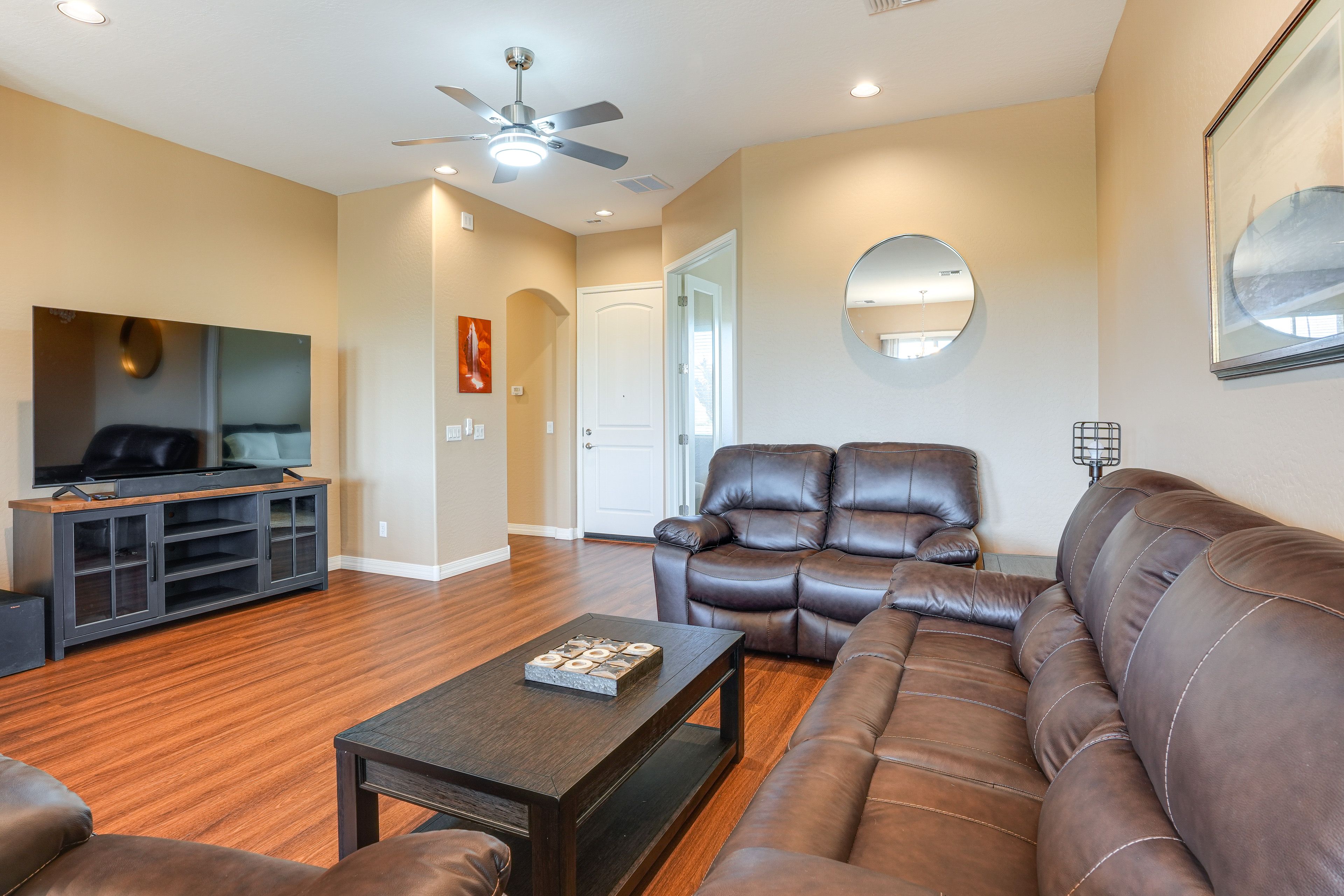 Living Room | Free WiFi | Cable TV | Central A/C & Heat