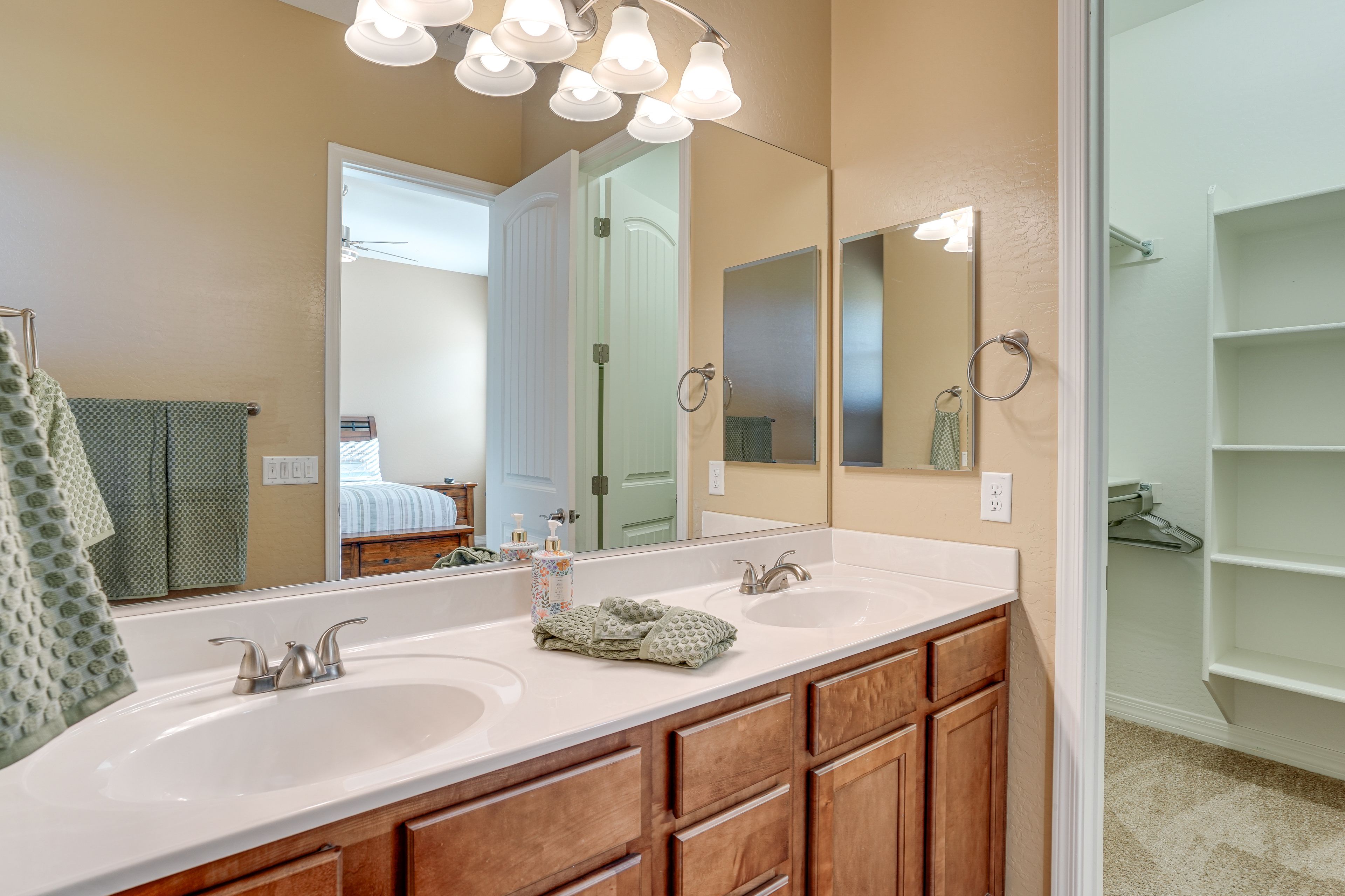 En-Suite Bathroom | Towels Provided