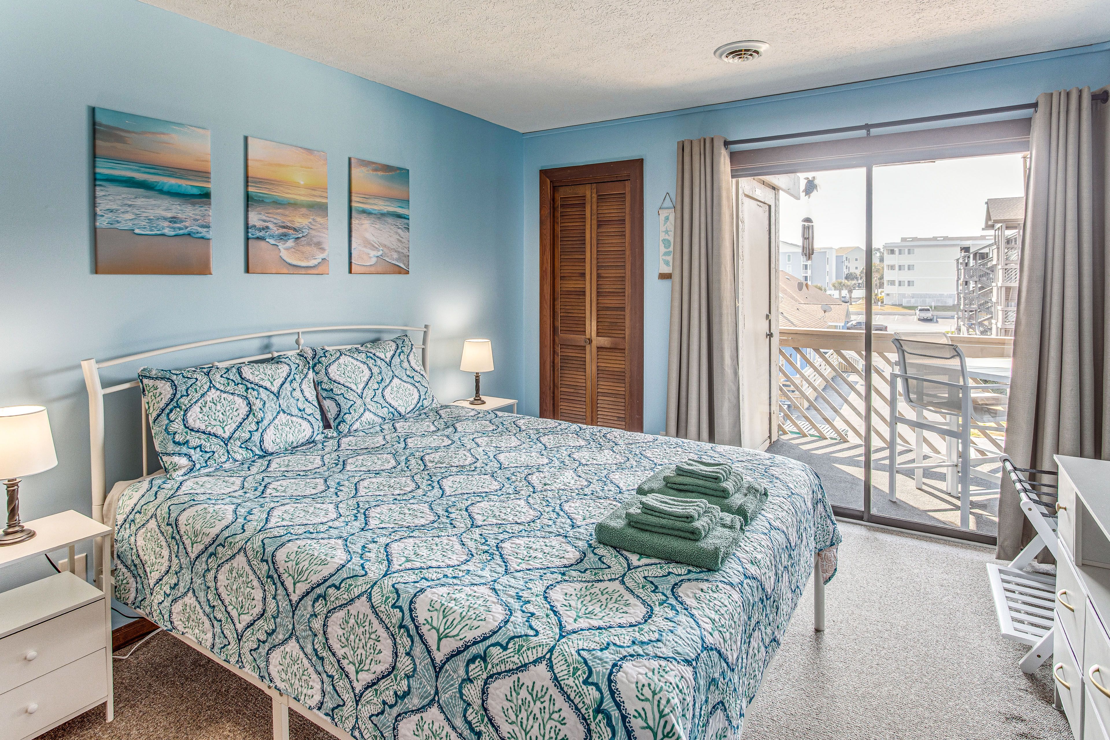 Bedroom 1 | Queen Bed | En-Suite Bathroom