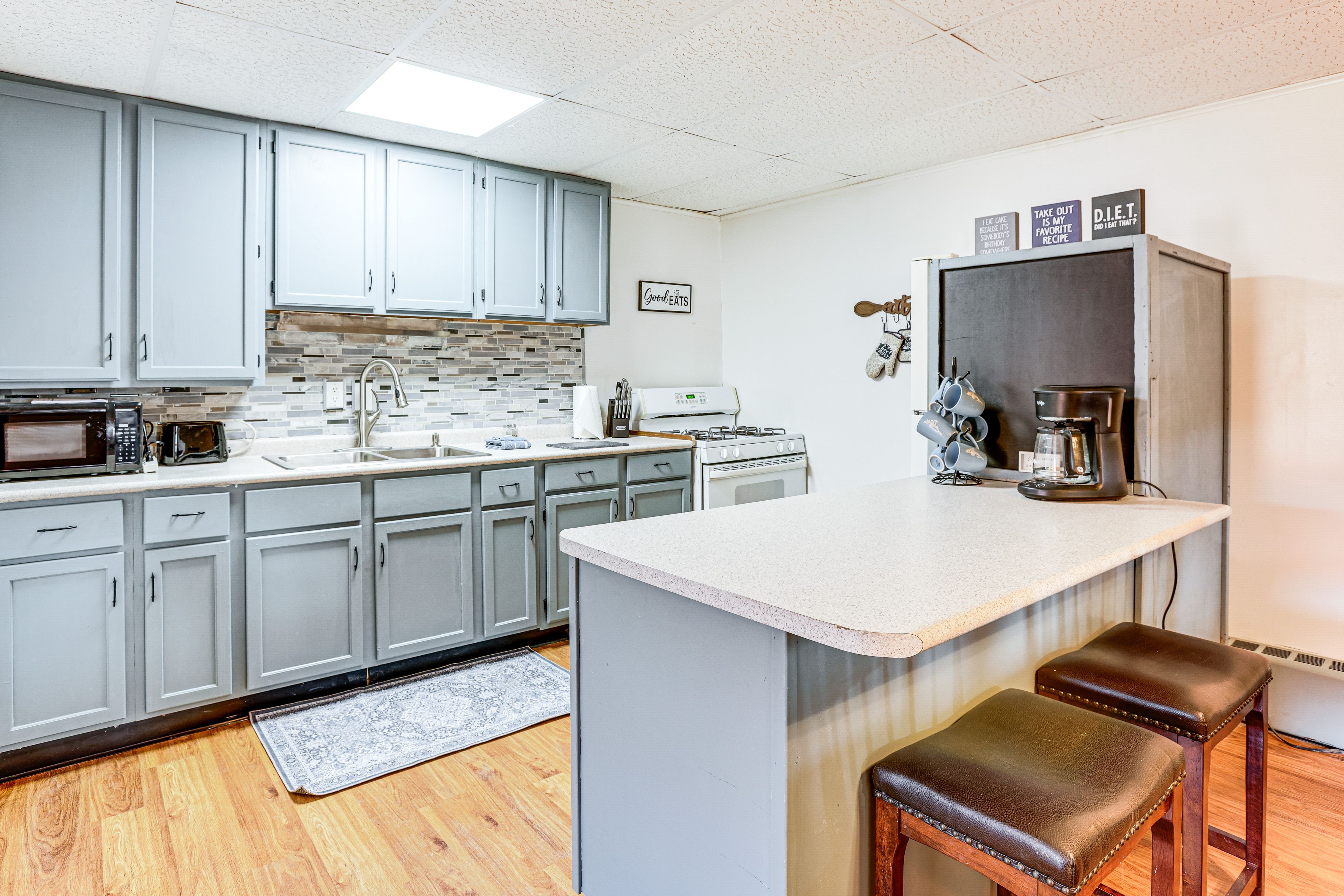 Kitchen | Drip Coffee Maker | Toaster | Microwave