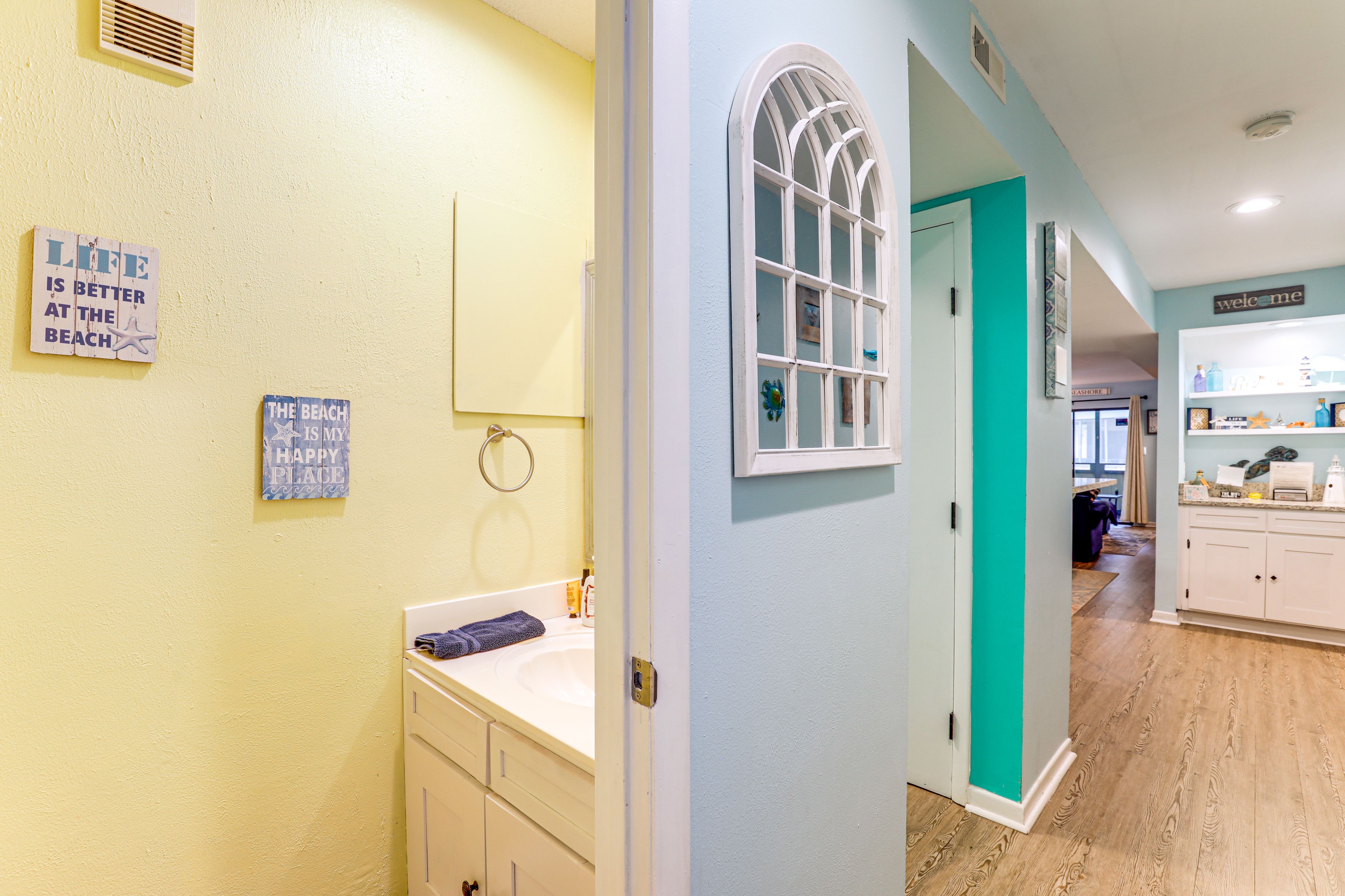 Half Bathroom | 1st Floor