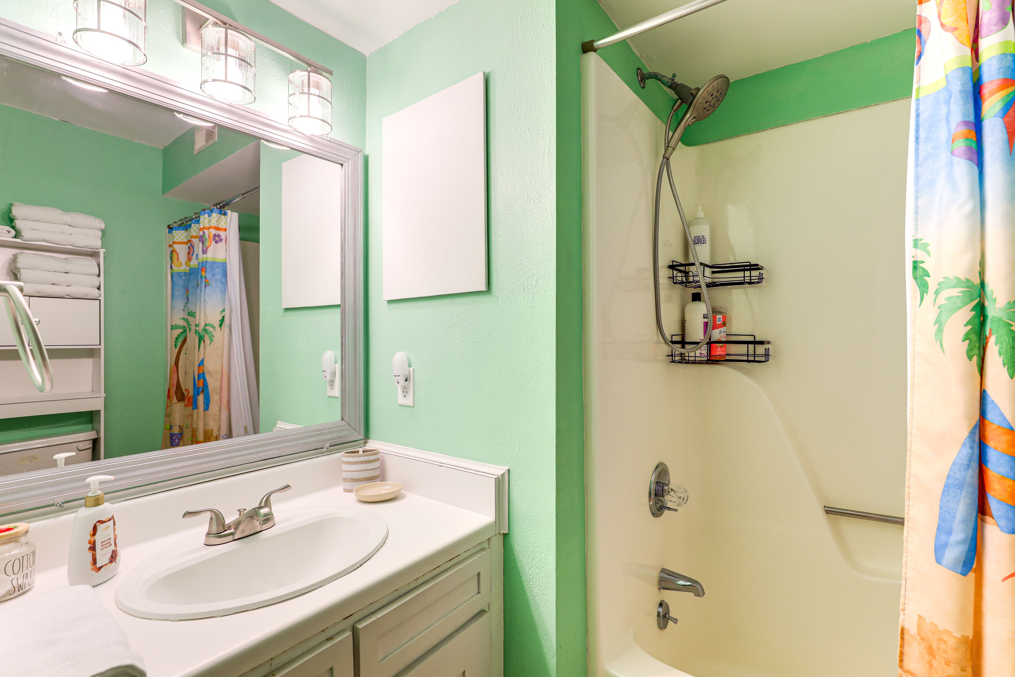 Full Bathroom | 2nd Floor