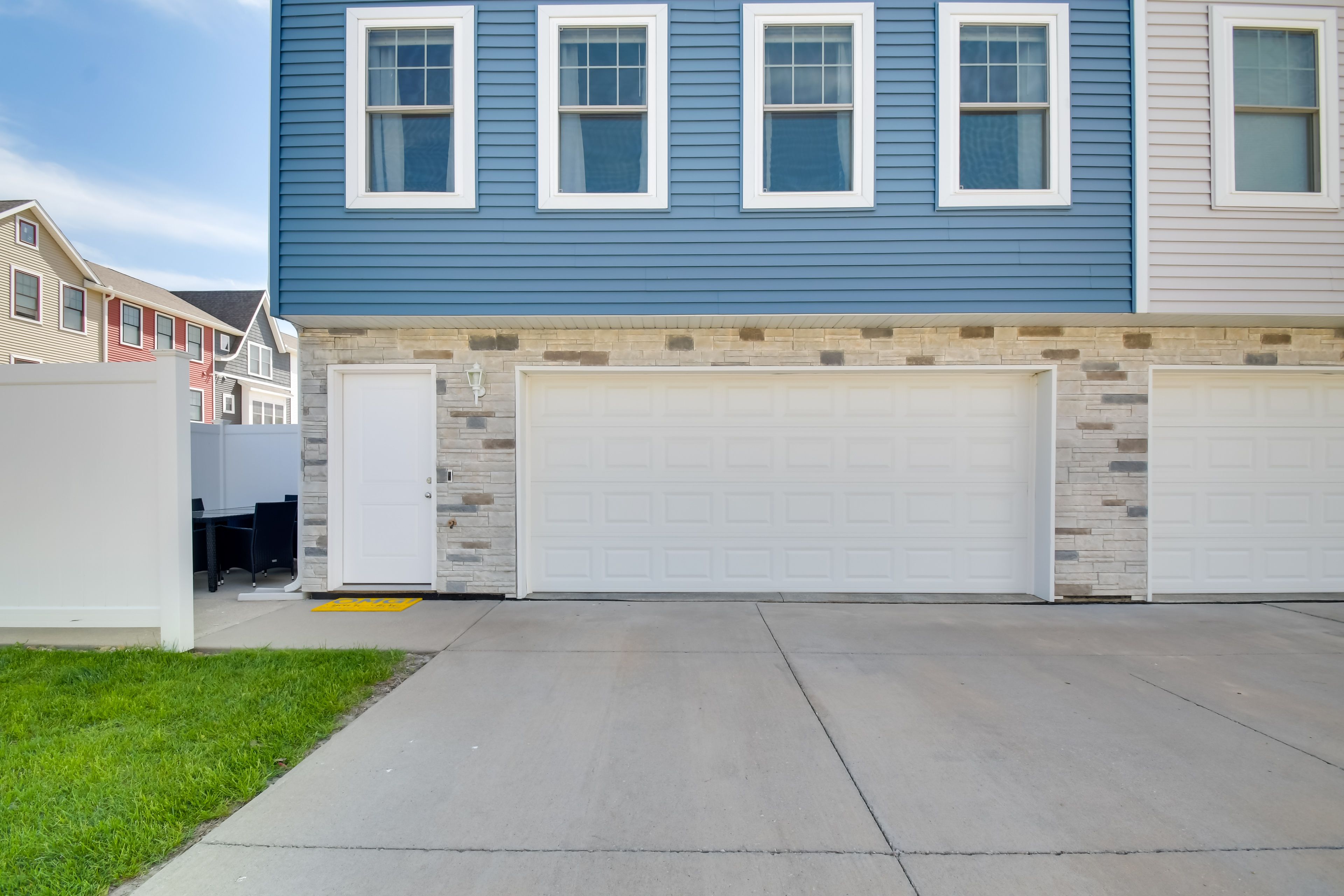 Parking | Garage (2 Vehicles) | Driveway (2 Vehicles) | Addt'l Guest Parking