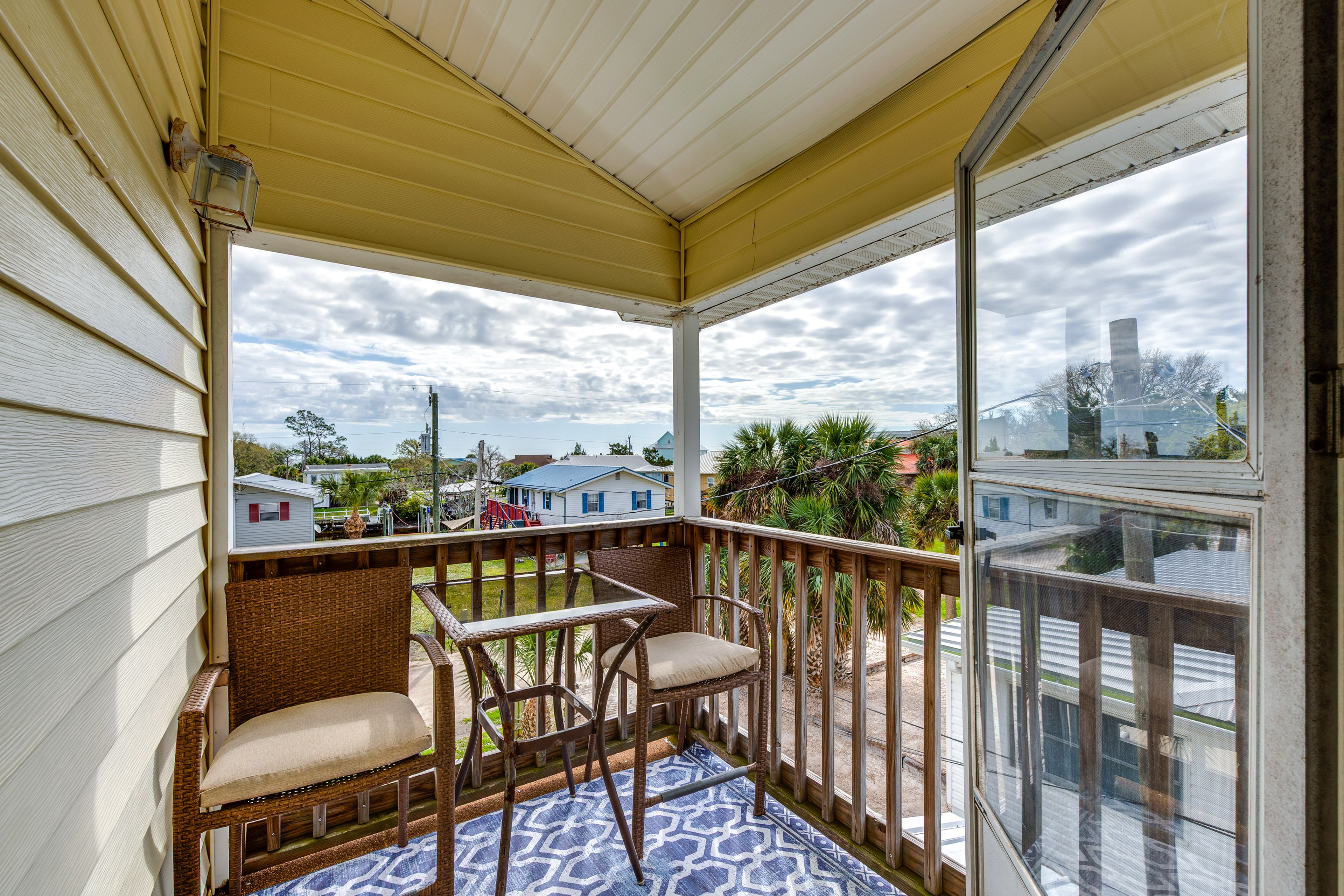 Private Balcony | Dining Area