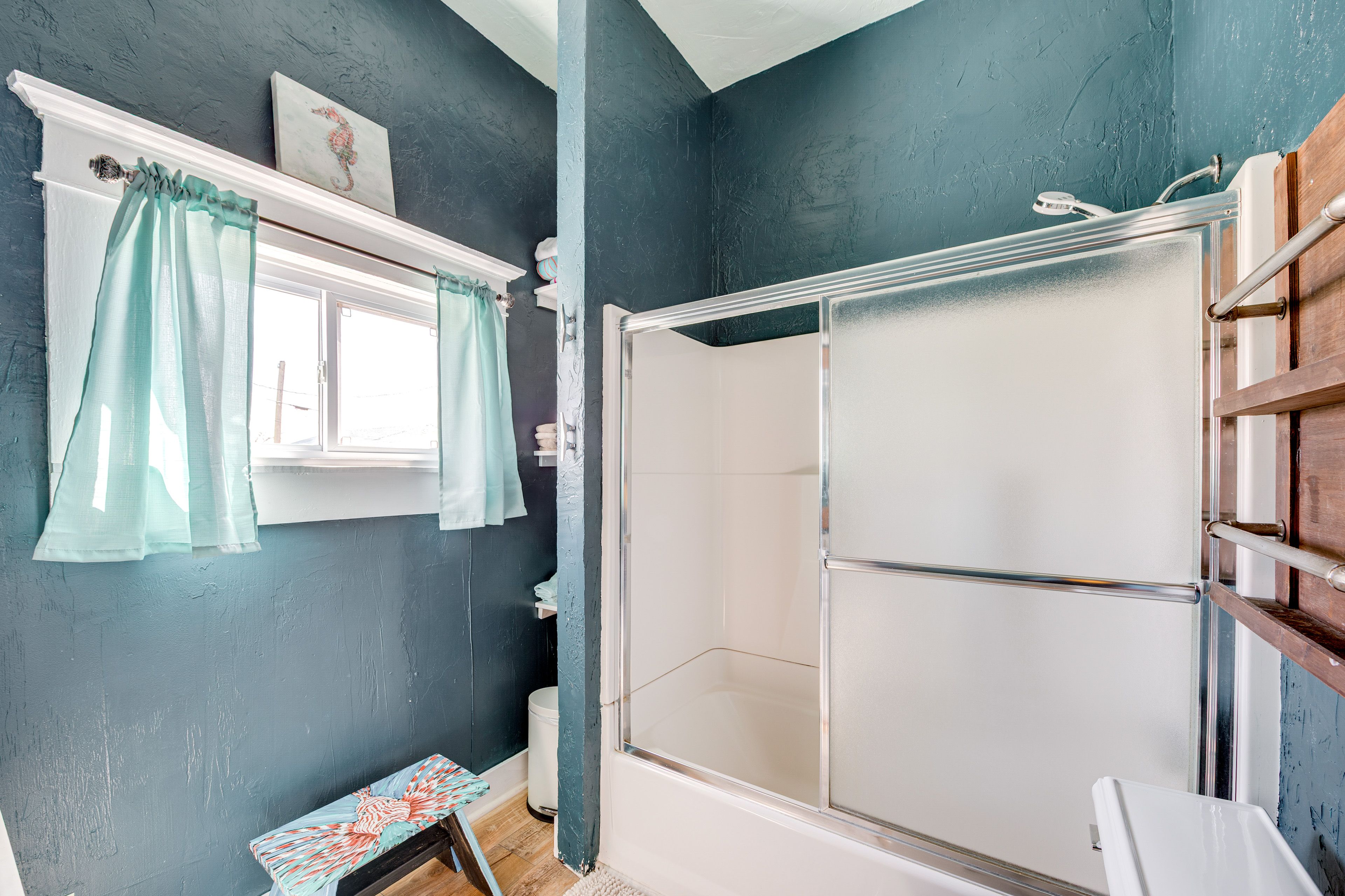 Full Bathroom | 1st Floor