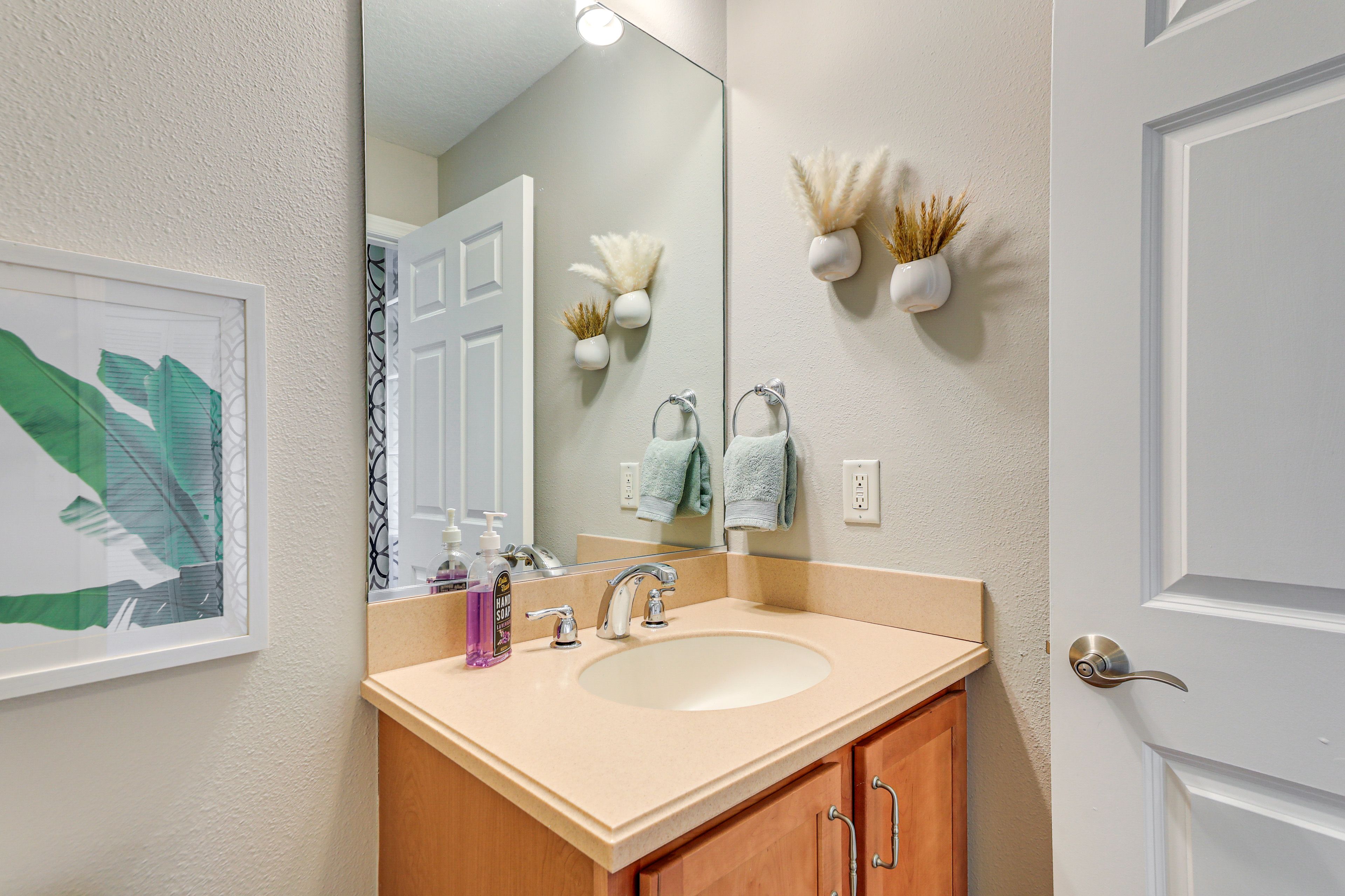 Half Bathroom | 2nd Floor