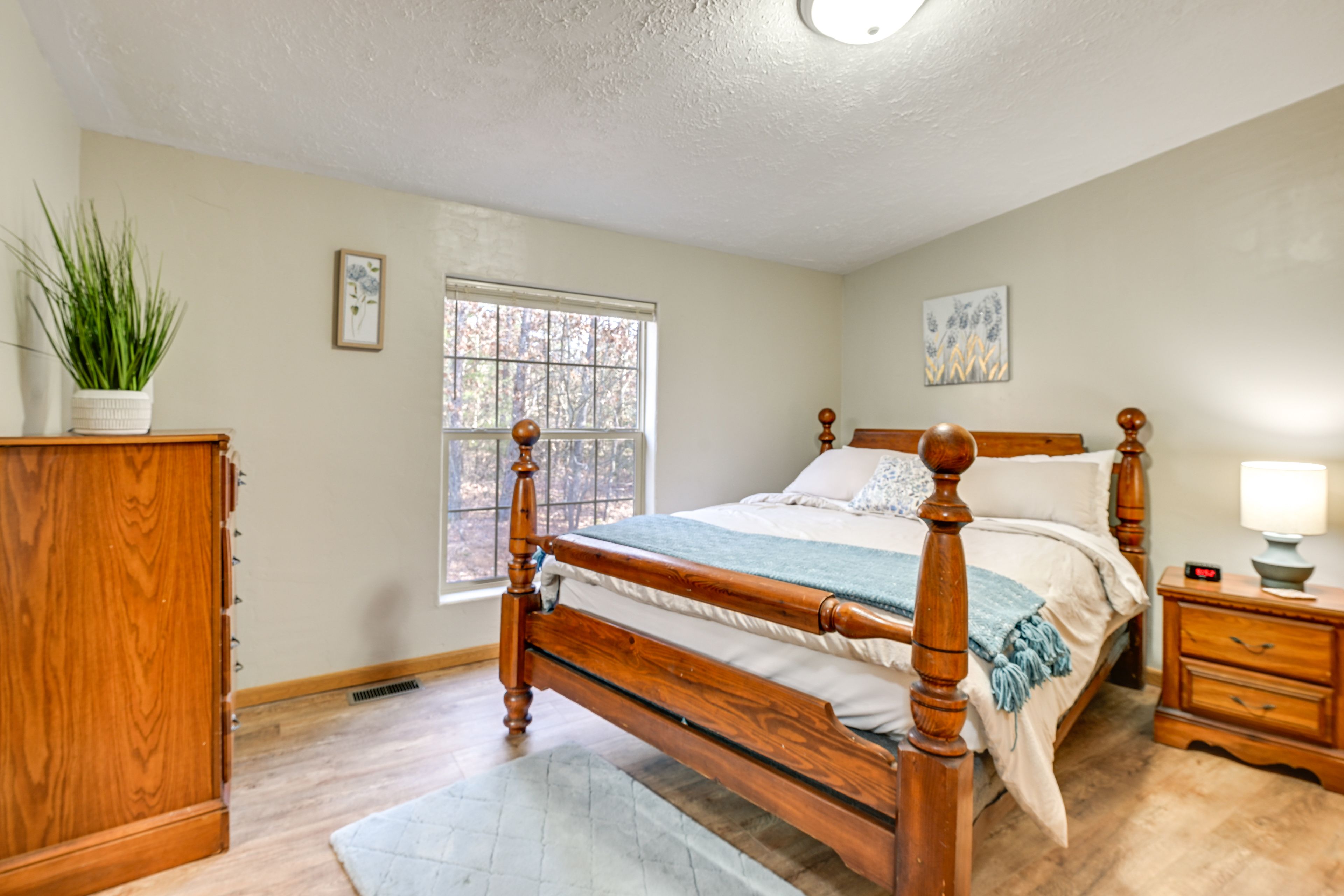 Bedroom 1 | Queen Bed | Linens Provided