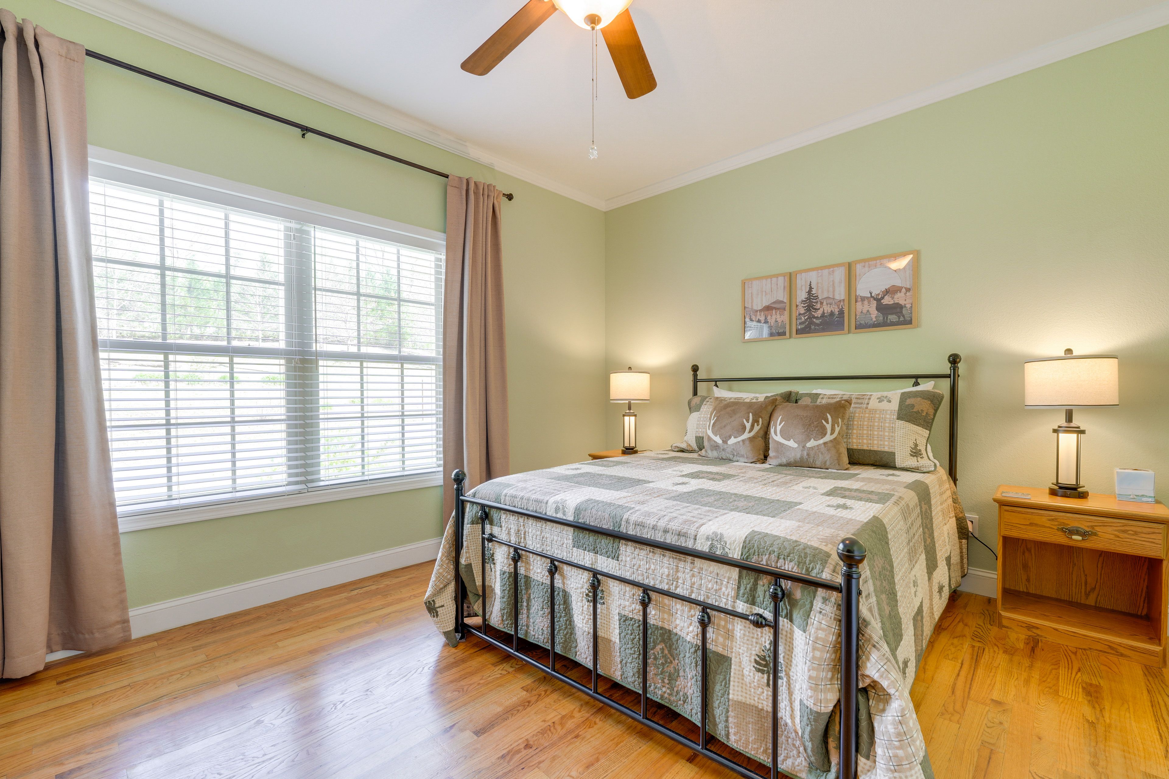 Bedroom 2 | Queen Bed