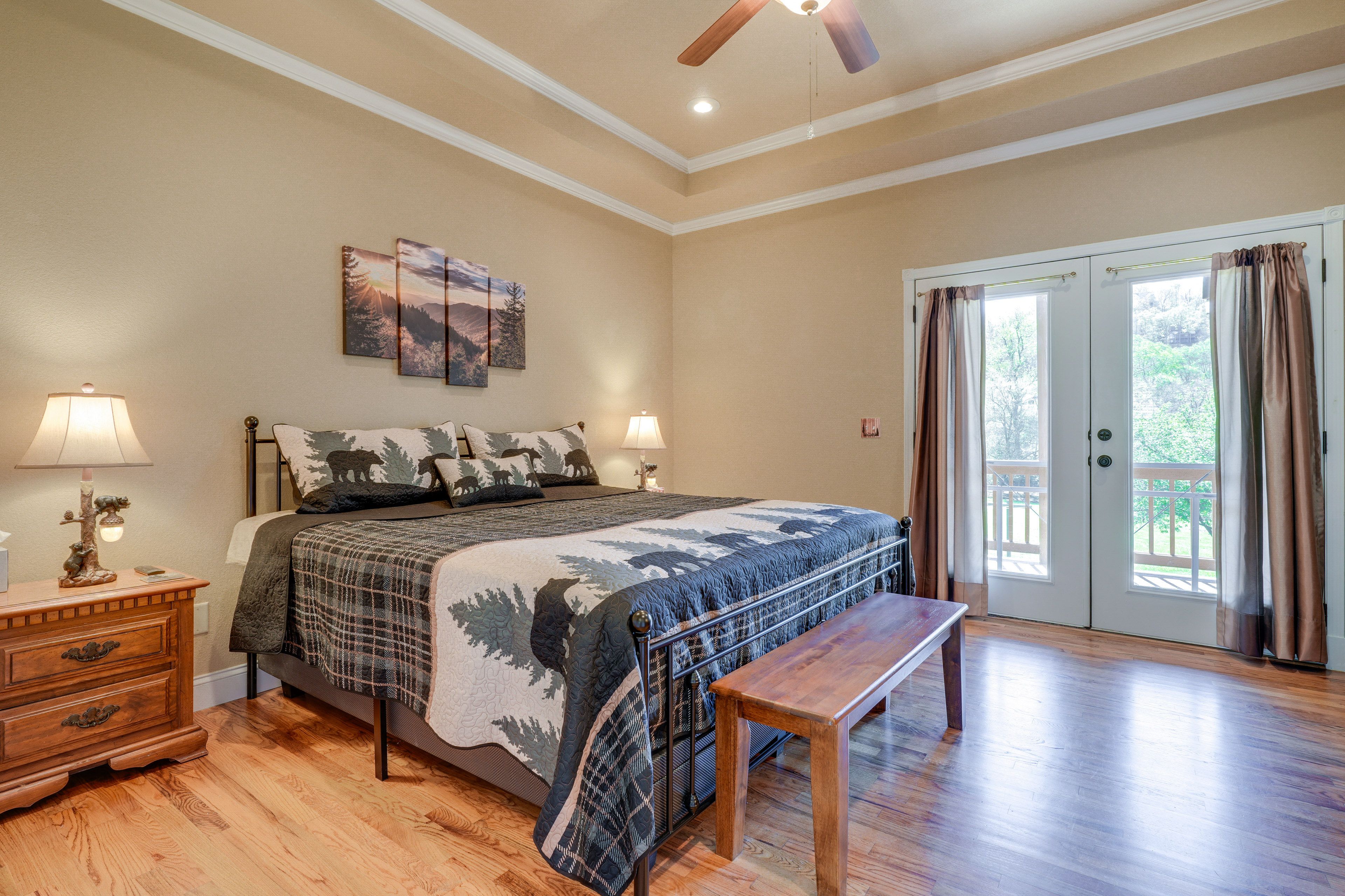 Bedroom 1 | King Bed