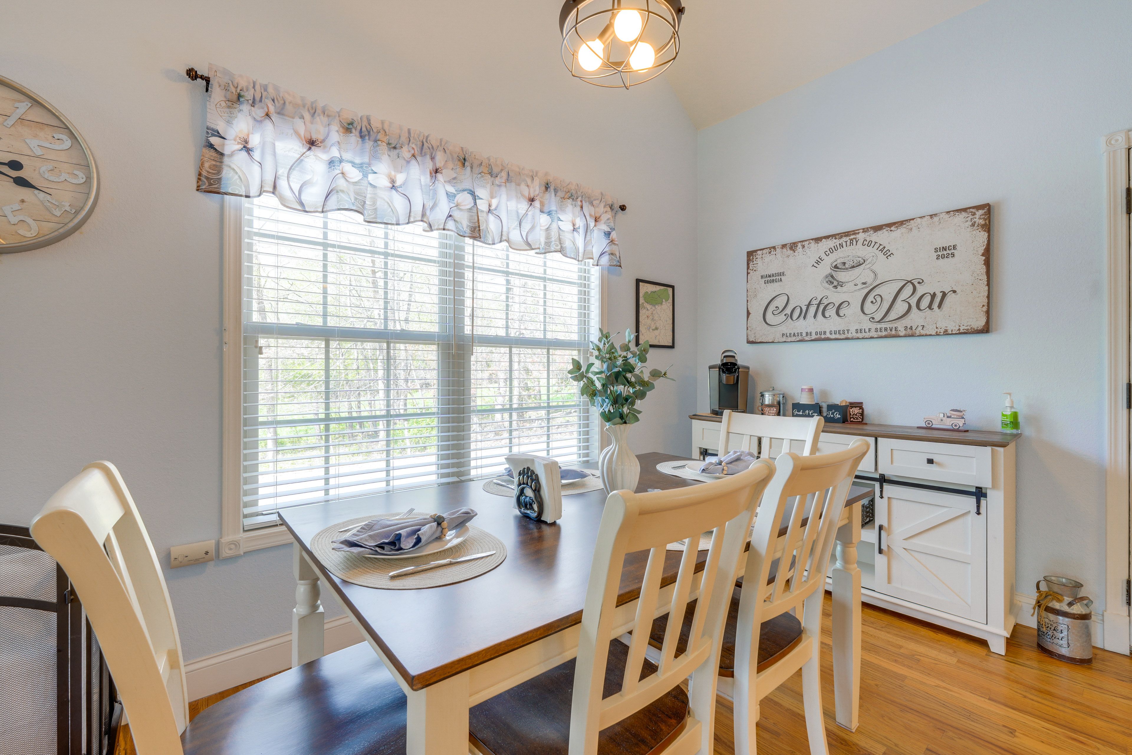 Dining Table | Dishware & Flatware | Central A/C & Heat