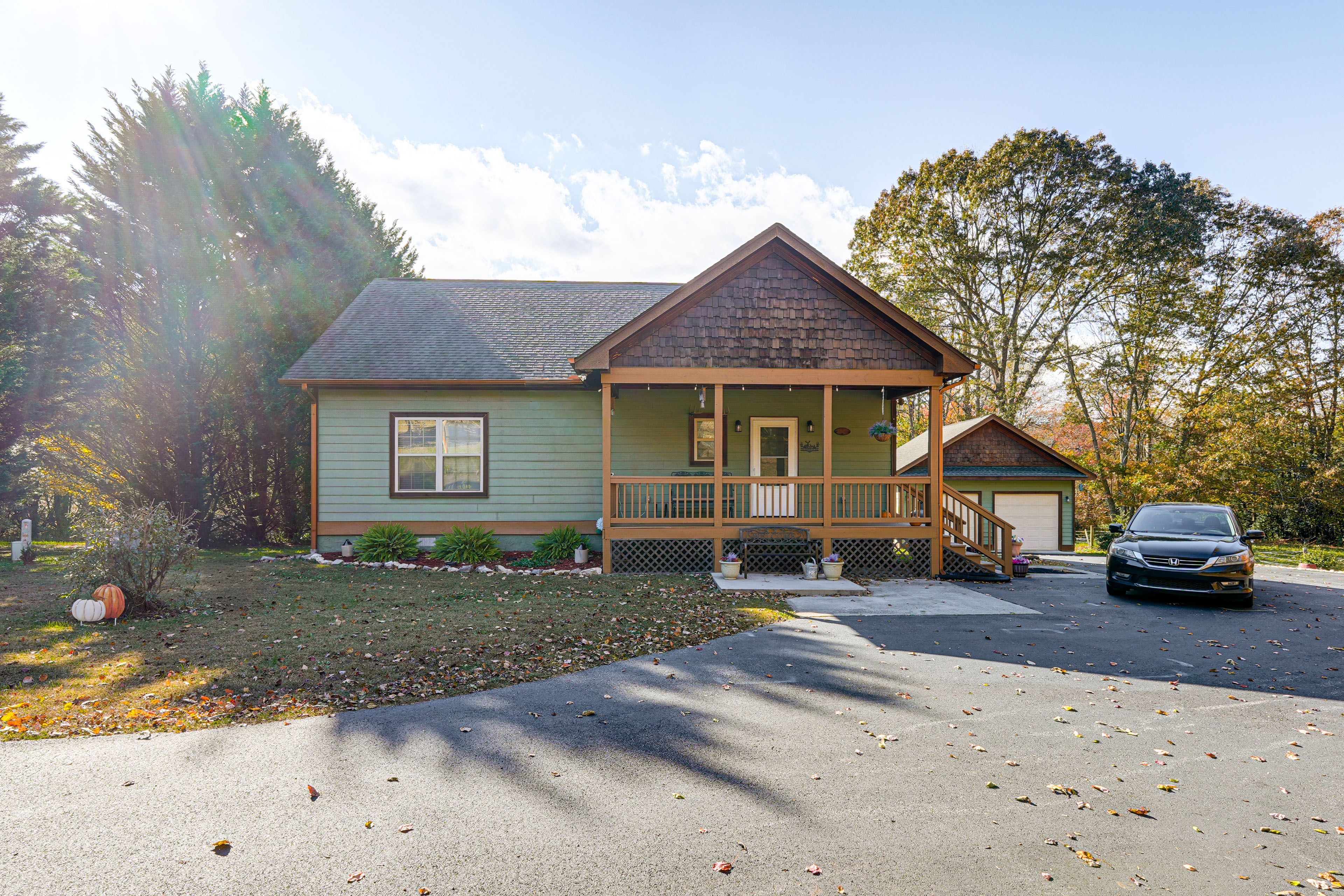 Parking | Driveway (4 Vehicles) | RV/Trailer Parking