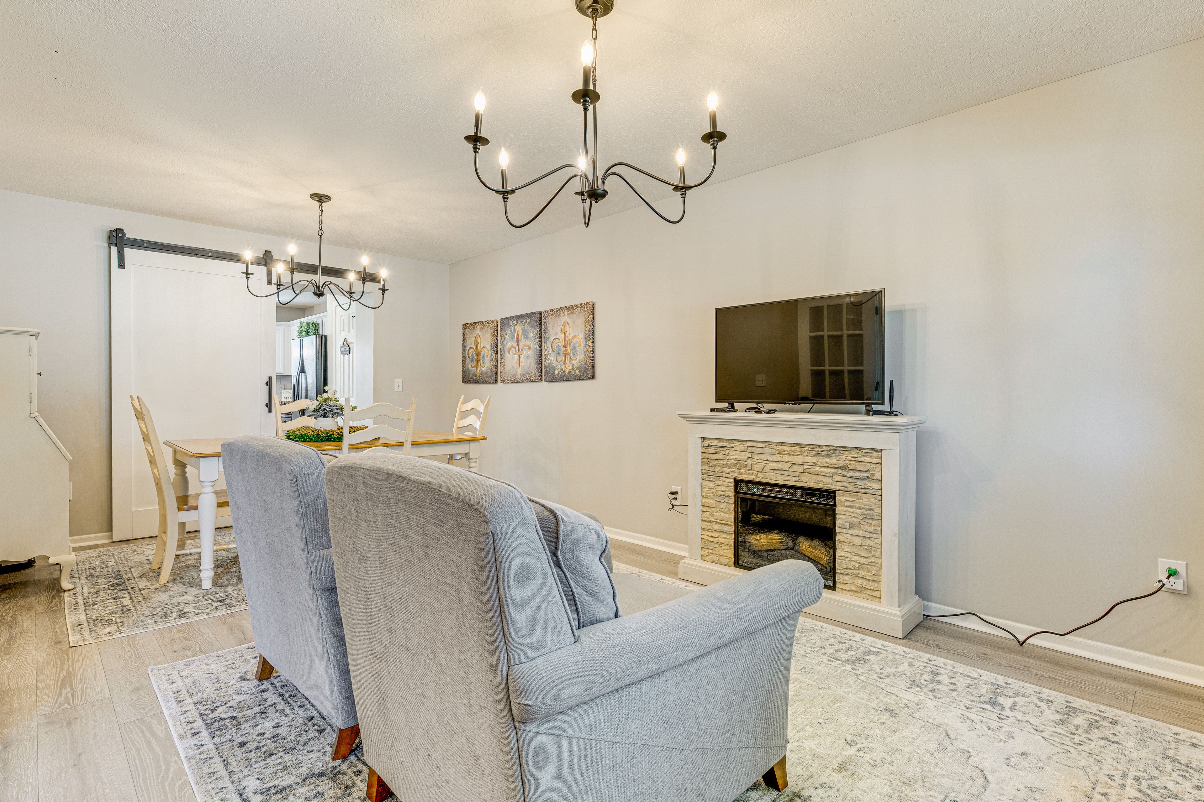 Family Room | Smart TV | Dining Area | 1st Floor