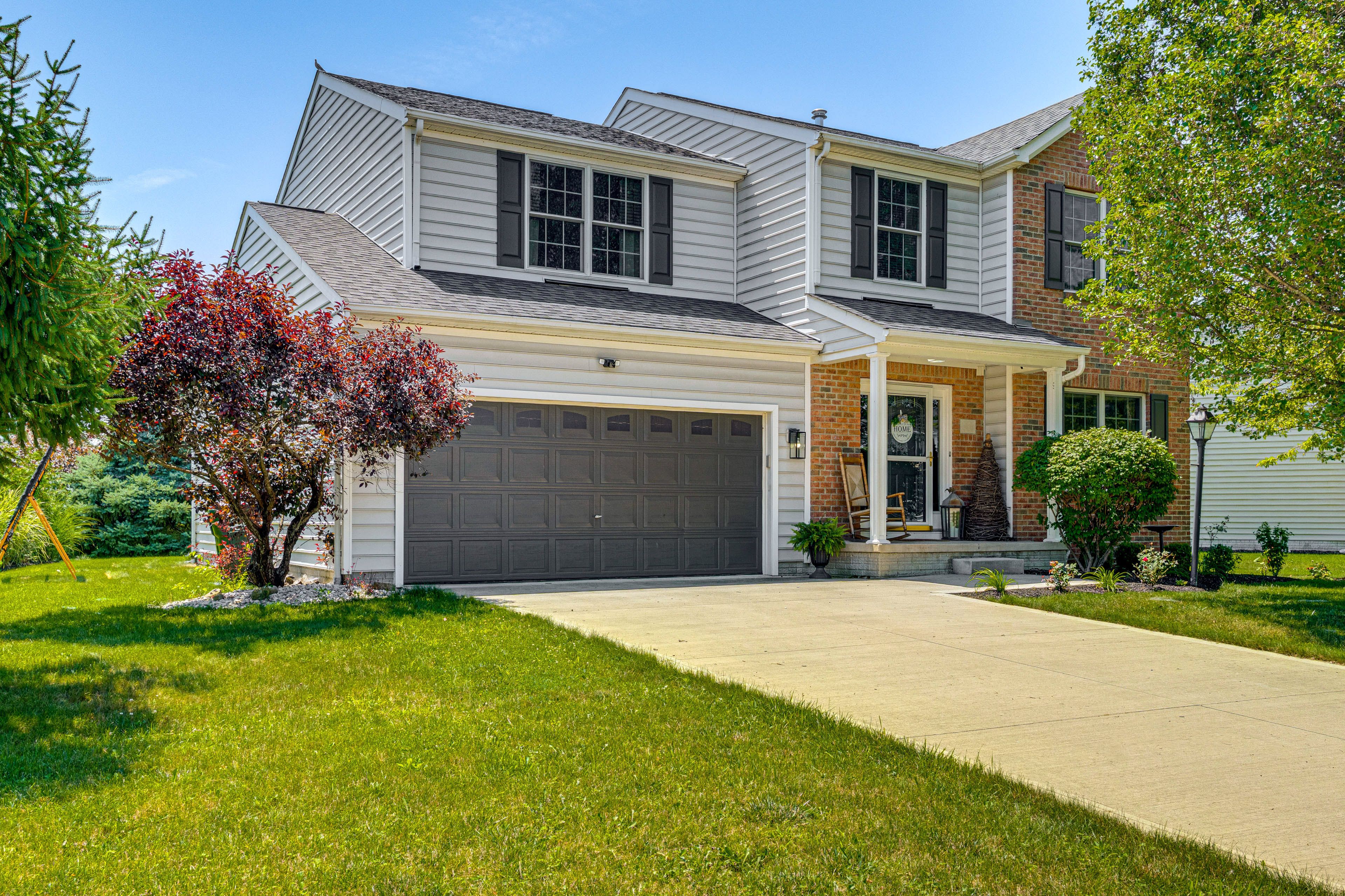 Parking | Driveway (2 Vehicles) | Garage (2 Vehicles)