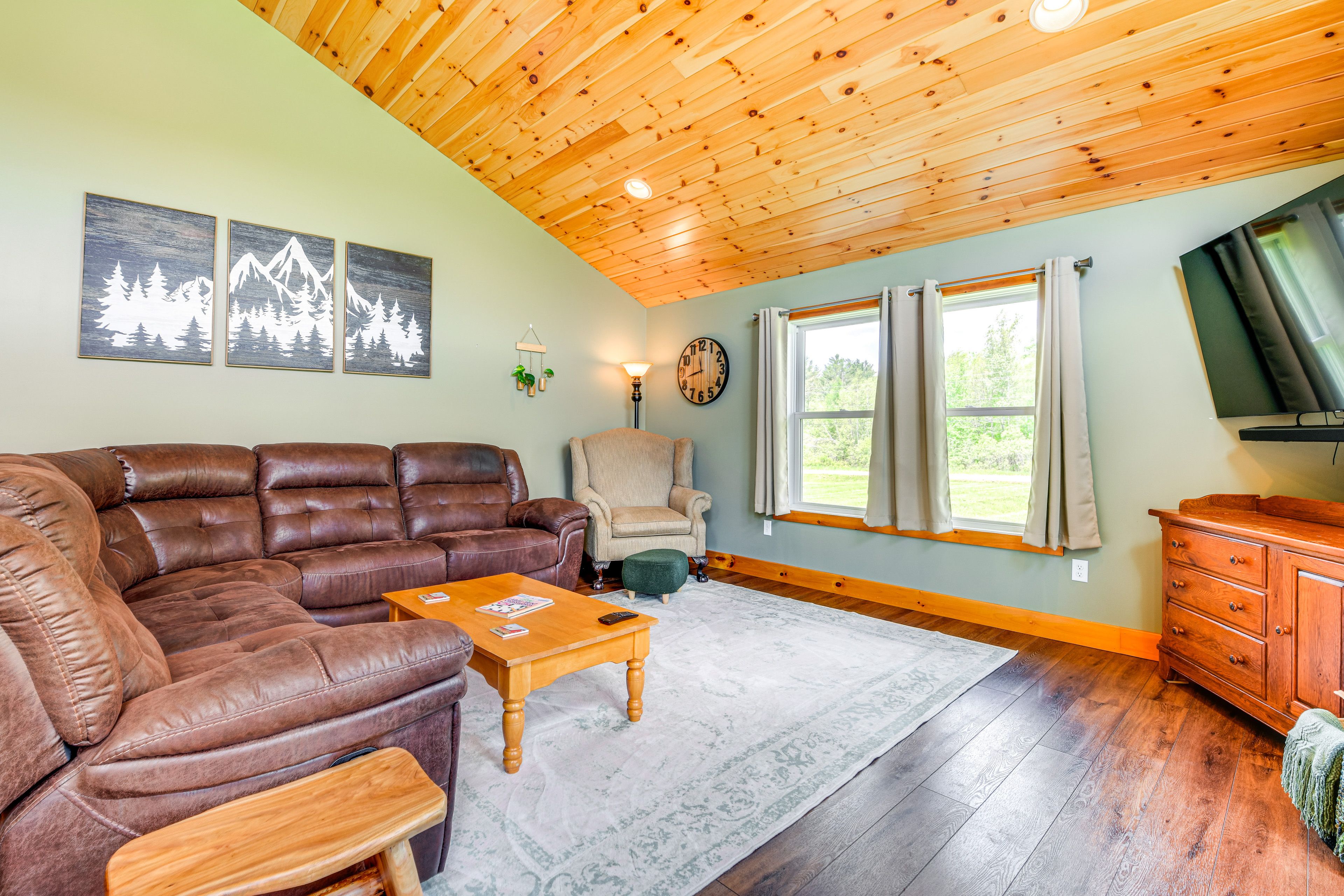 Living Room | Smart TV | Upper Level