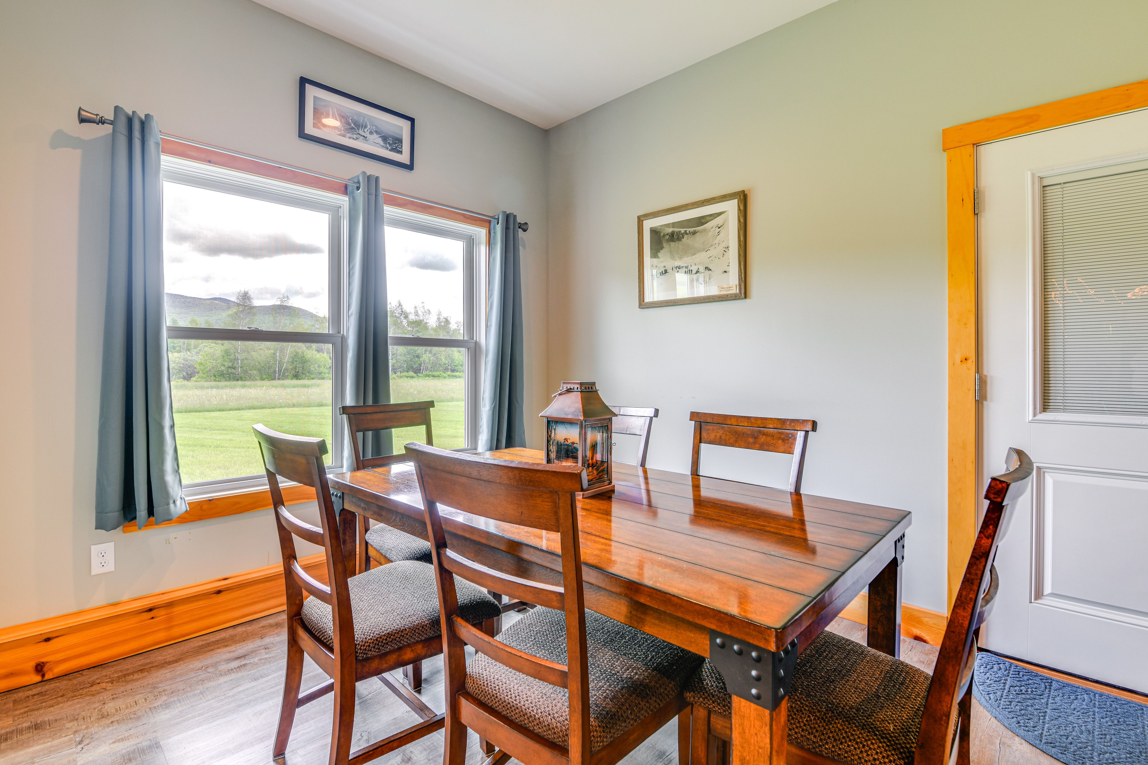 Dining Area | Dishware/Flatware Provided | Main Level