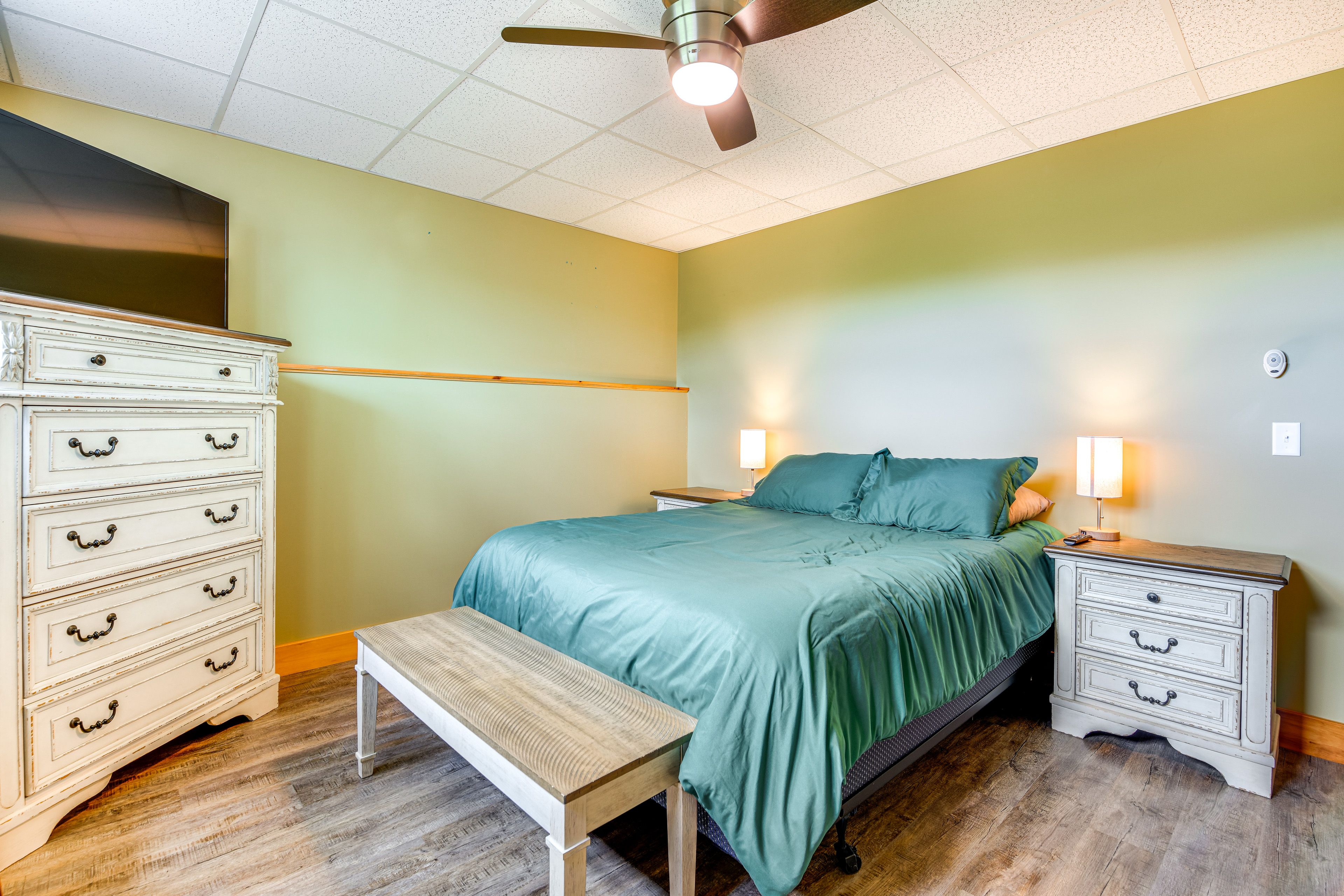 Bedroom 1 | Full Bed | Smart TV | Lower Level