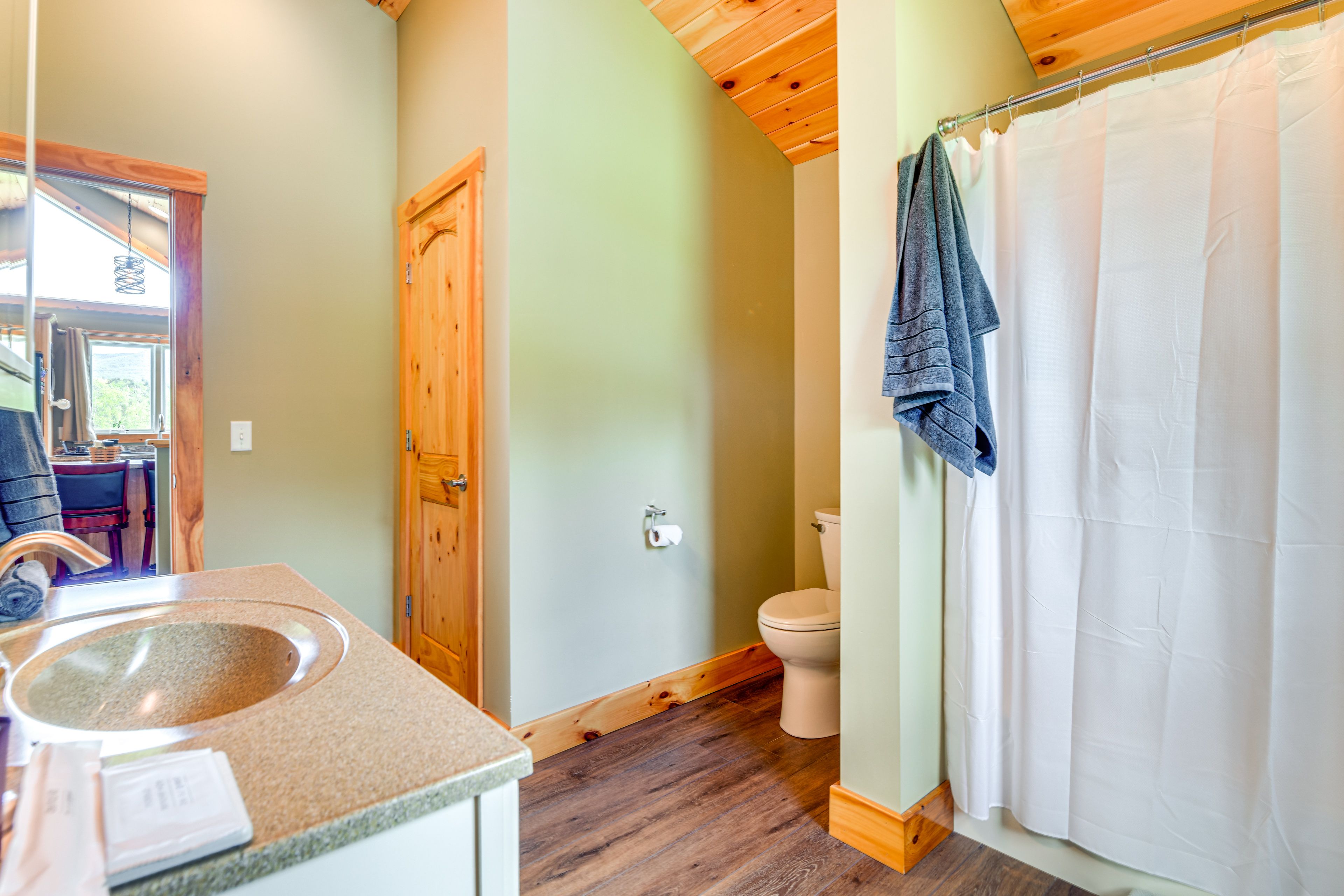 Full Bathroom | Upper Level
