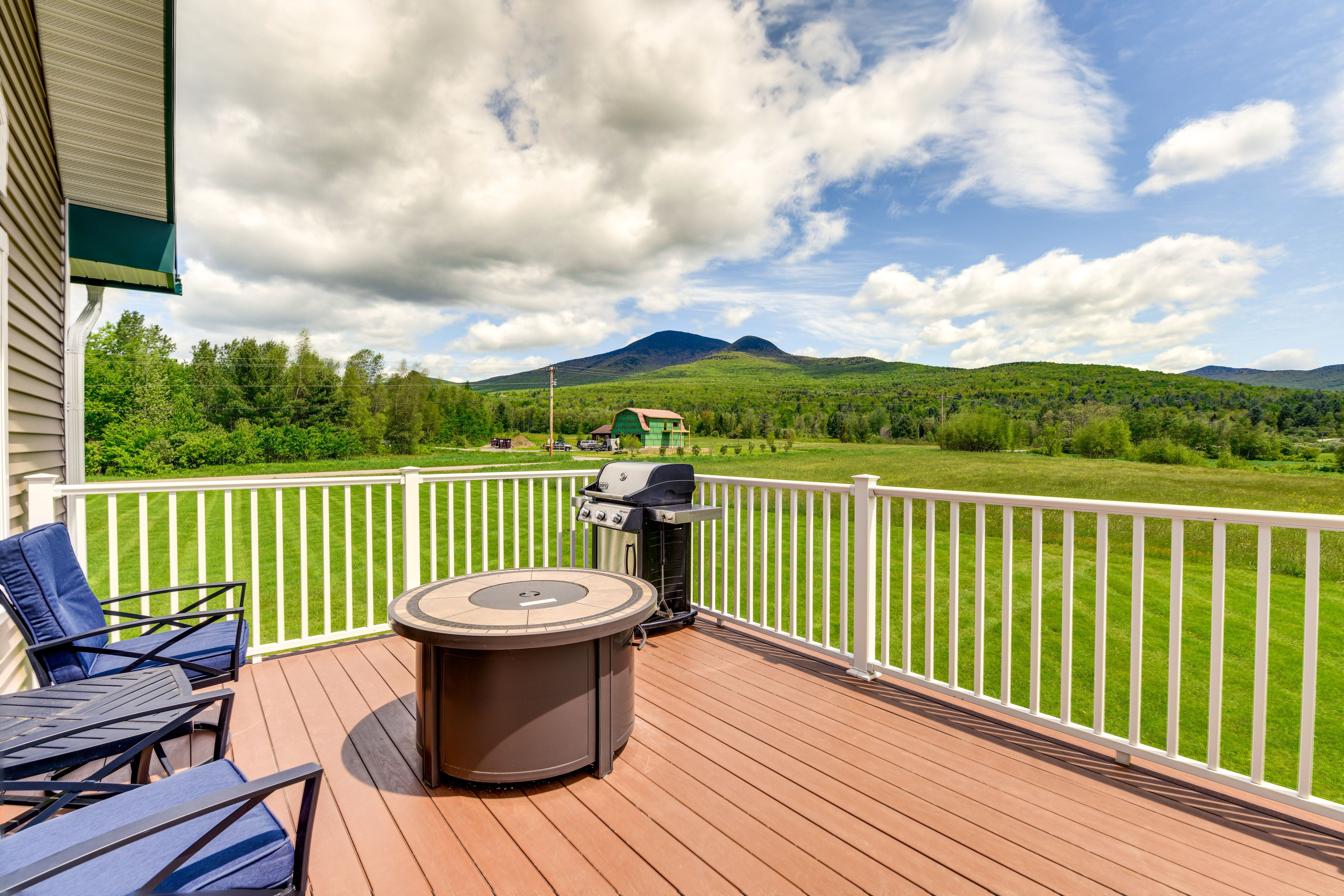 Montgomery Center Vacation Rental | 2BR | 2BA | 3,470 Sq Ft | Stairs Required
