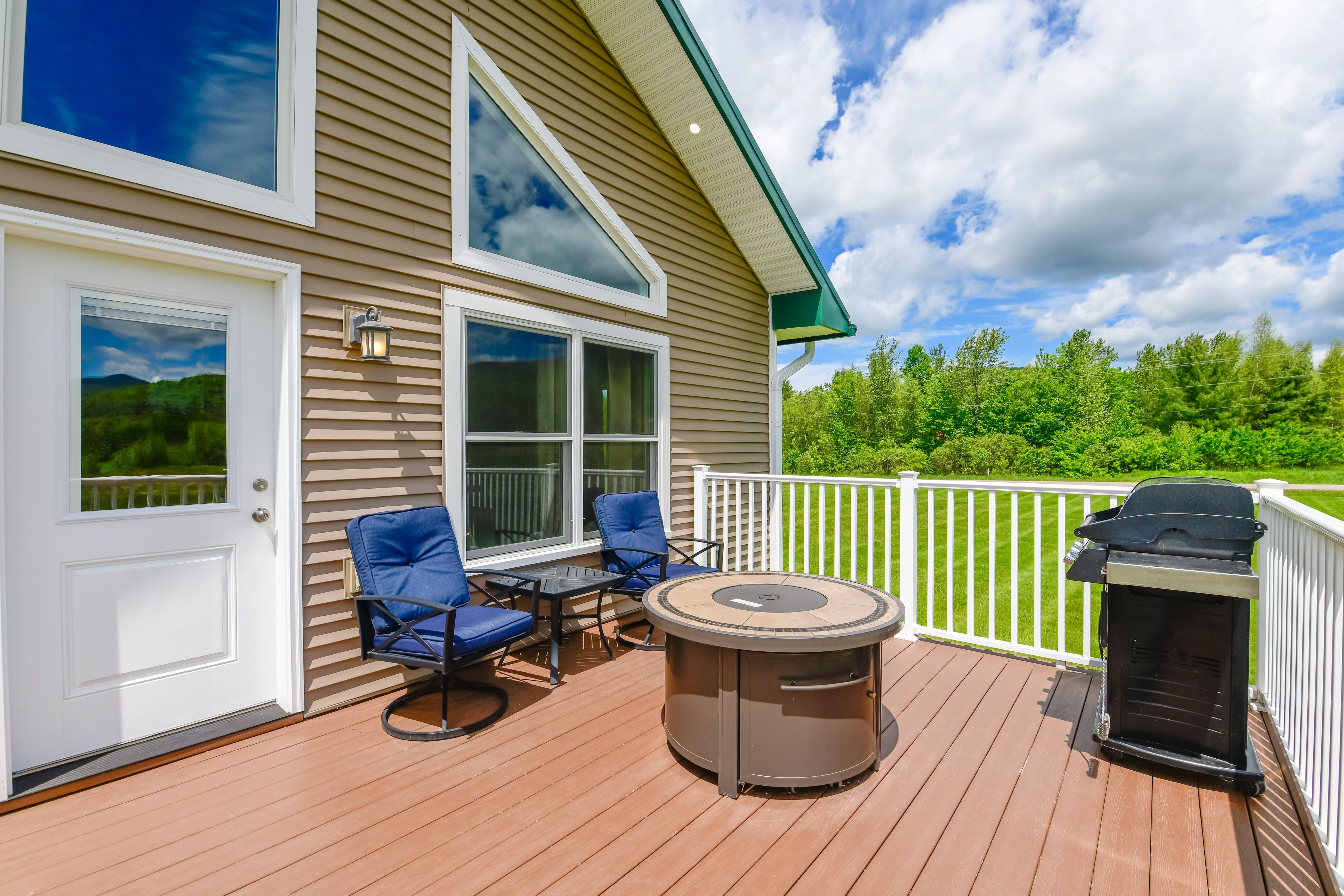 Deck | Fire Pit Table | Gas Grill | Seating