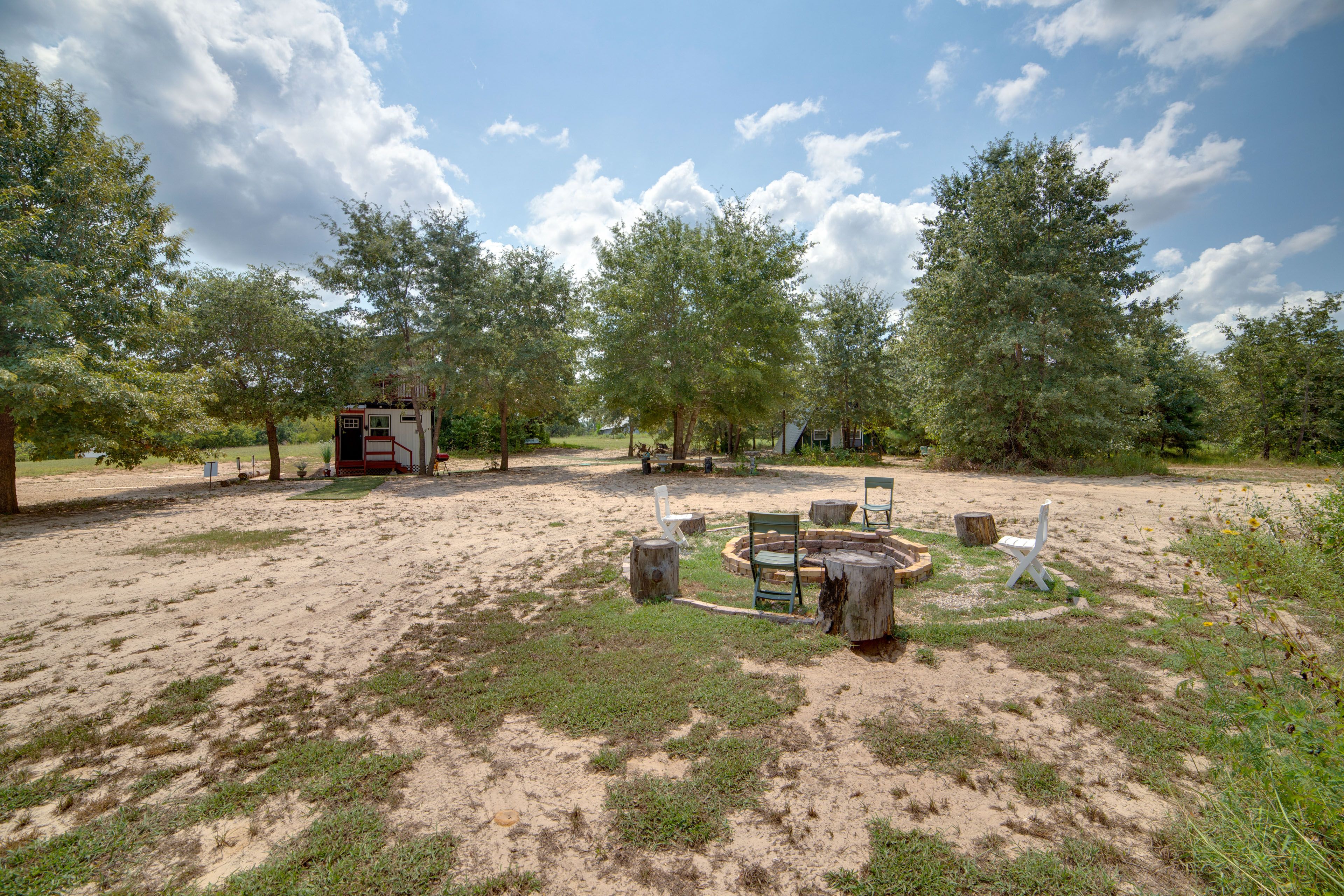 Shared Exterior | Fire Pit | Playset | Frisbee Golf | Volleyball Net