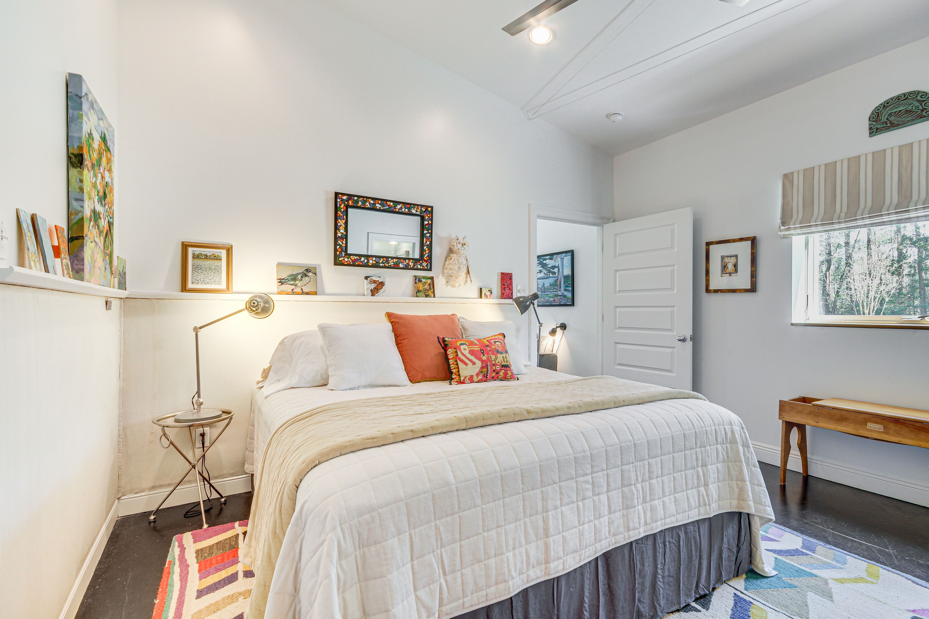 Bedroom | King Bed | Linens Provided