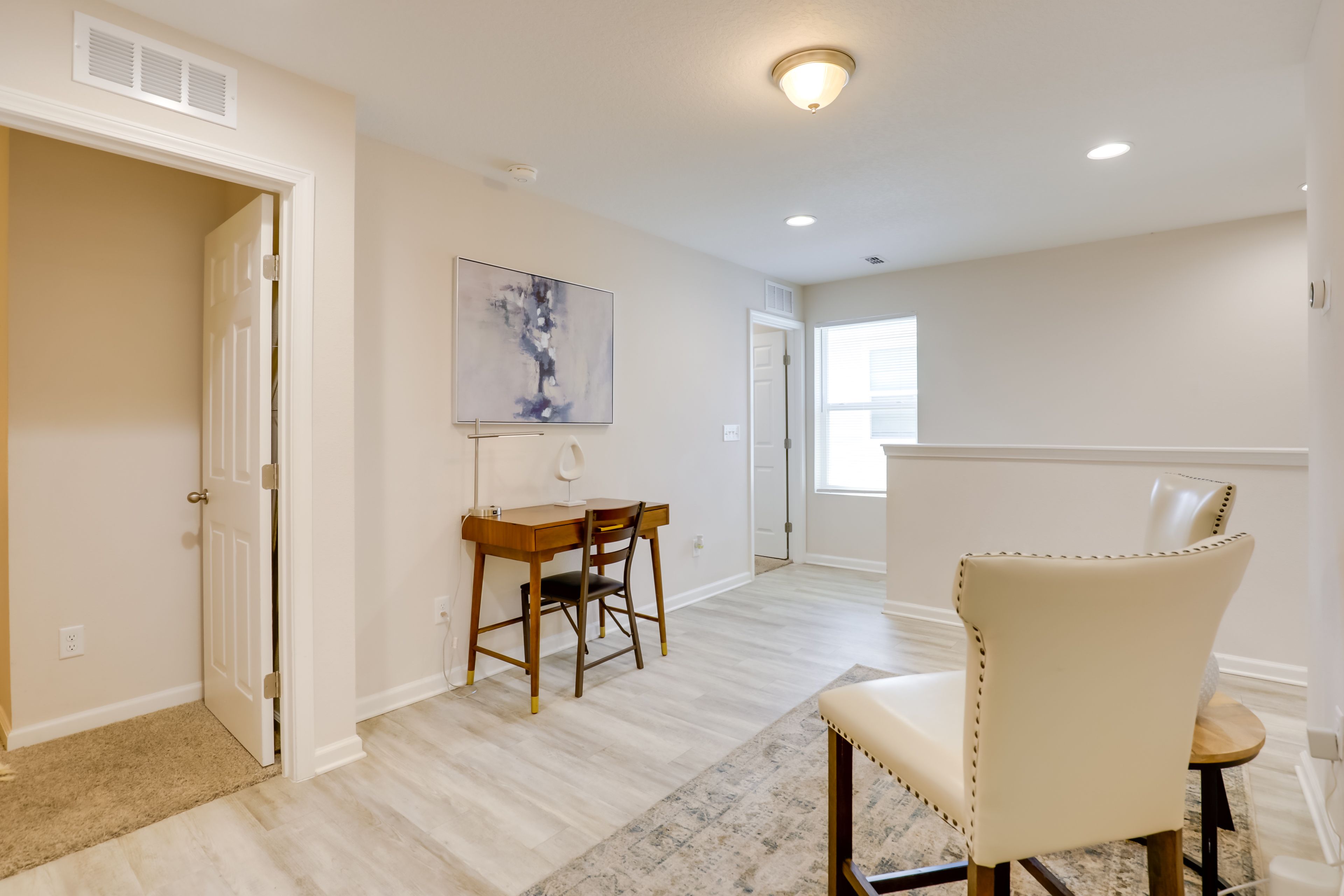 Sitting Area | Desk | 2nd Floor