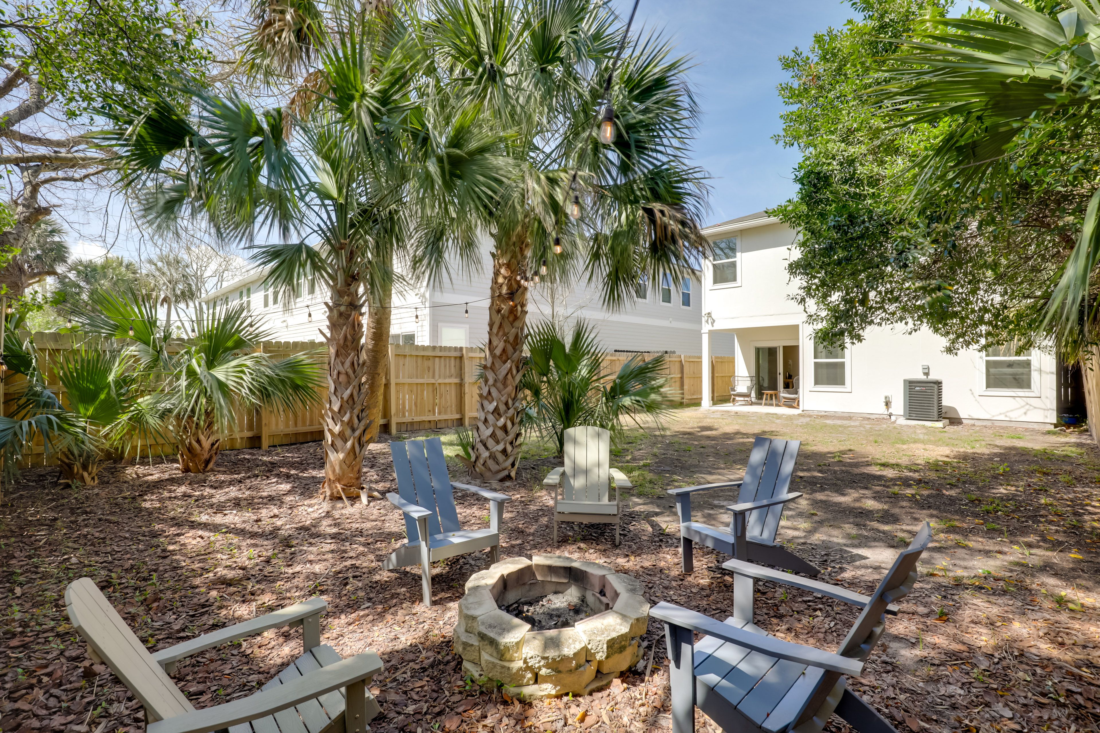 Private Backyard | Fire Pit