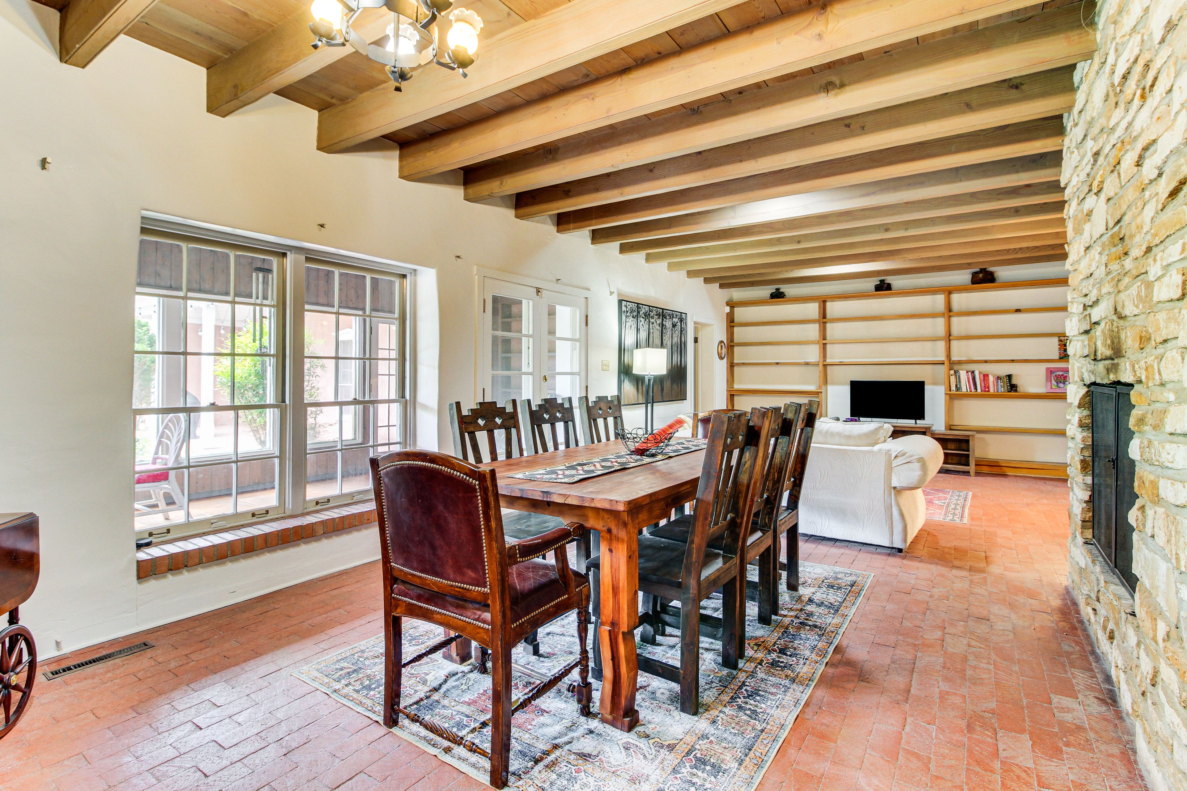 Dining Area | Dishware/Flatware Provided