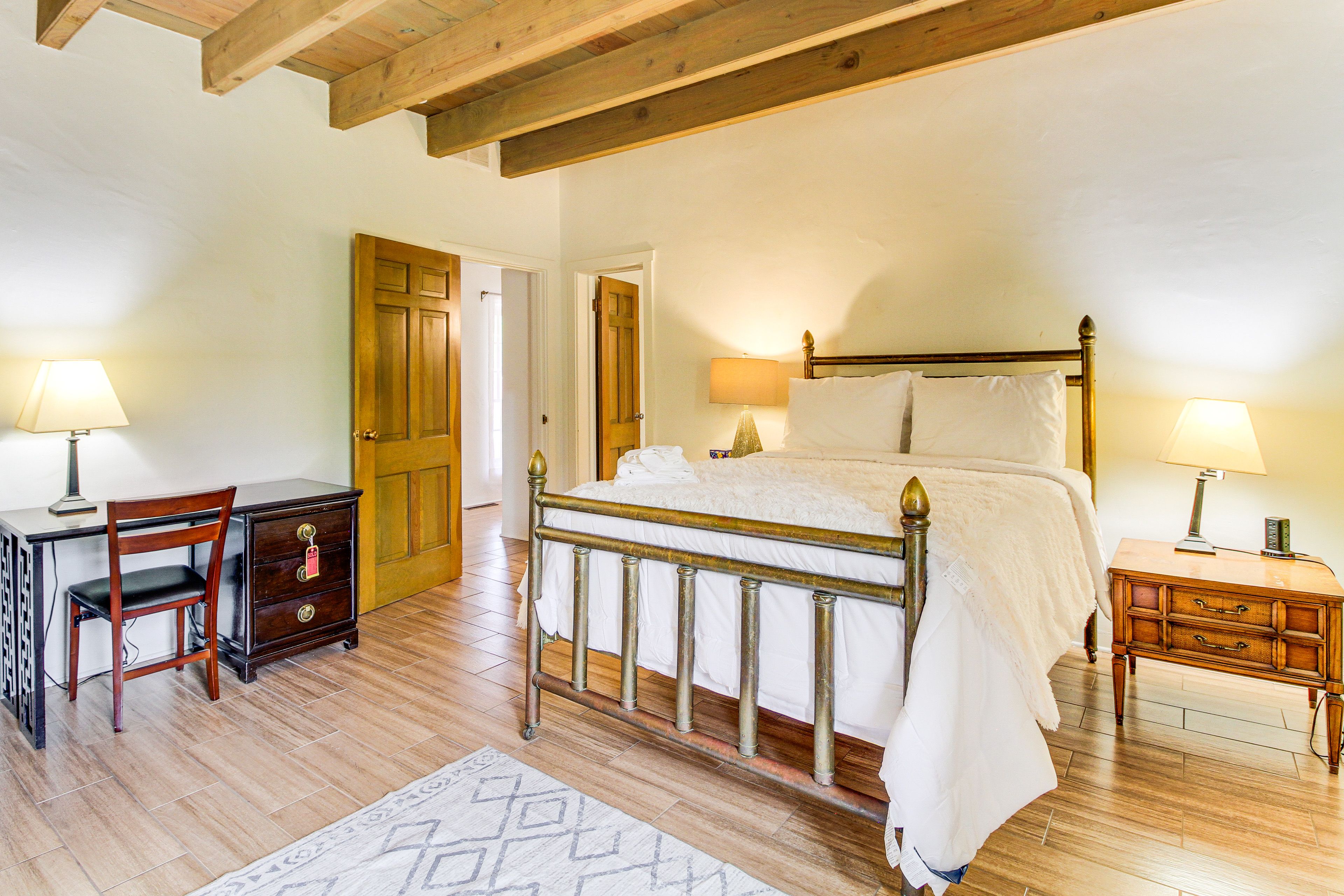 Bedroom 2 | Queen Bed