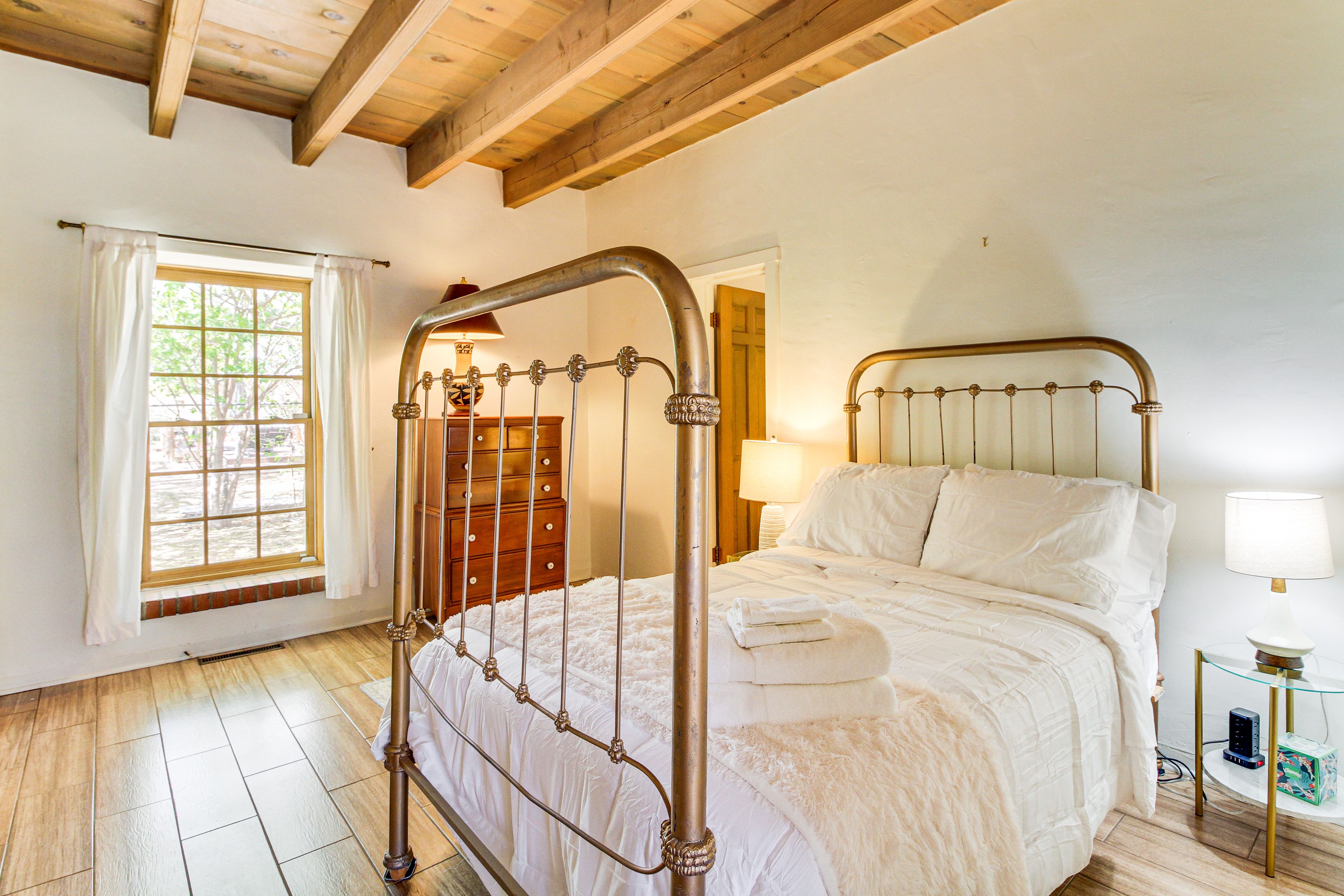 Bedroom 3 | Queen Bed