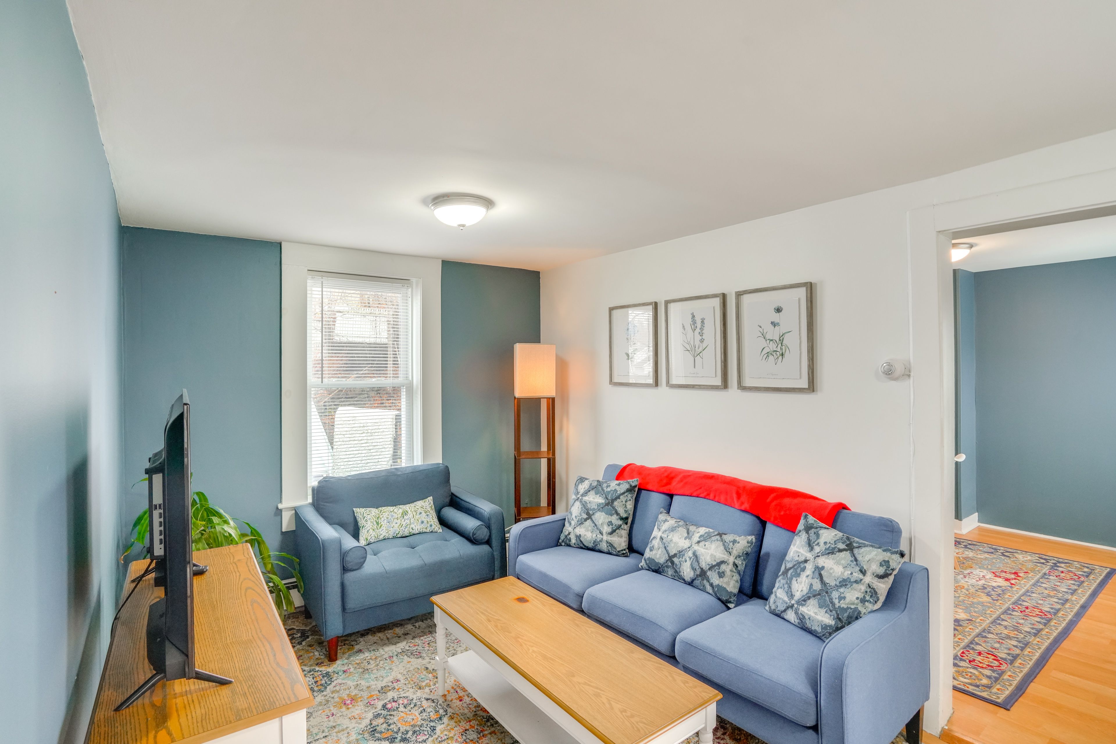 Living Room | Smart TV | Free WiFi | Board Games & Books