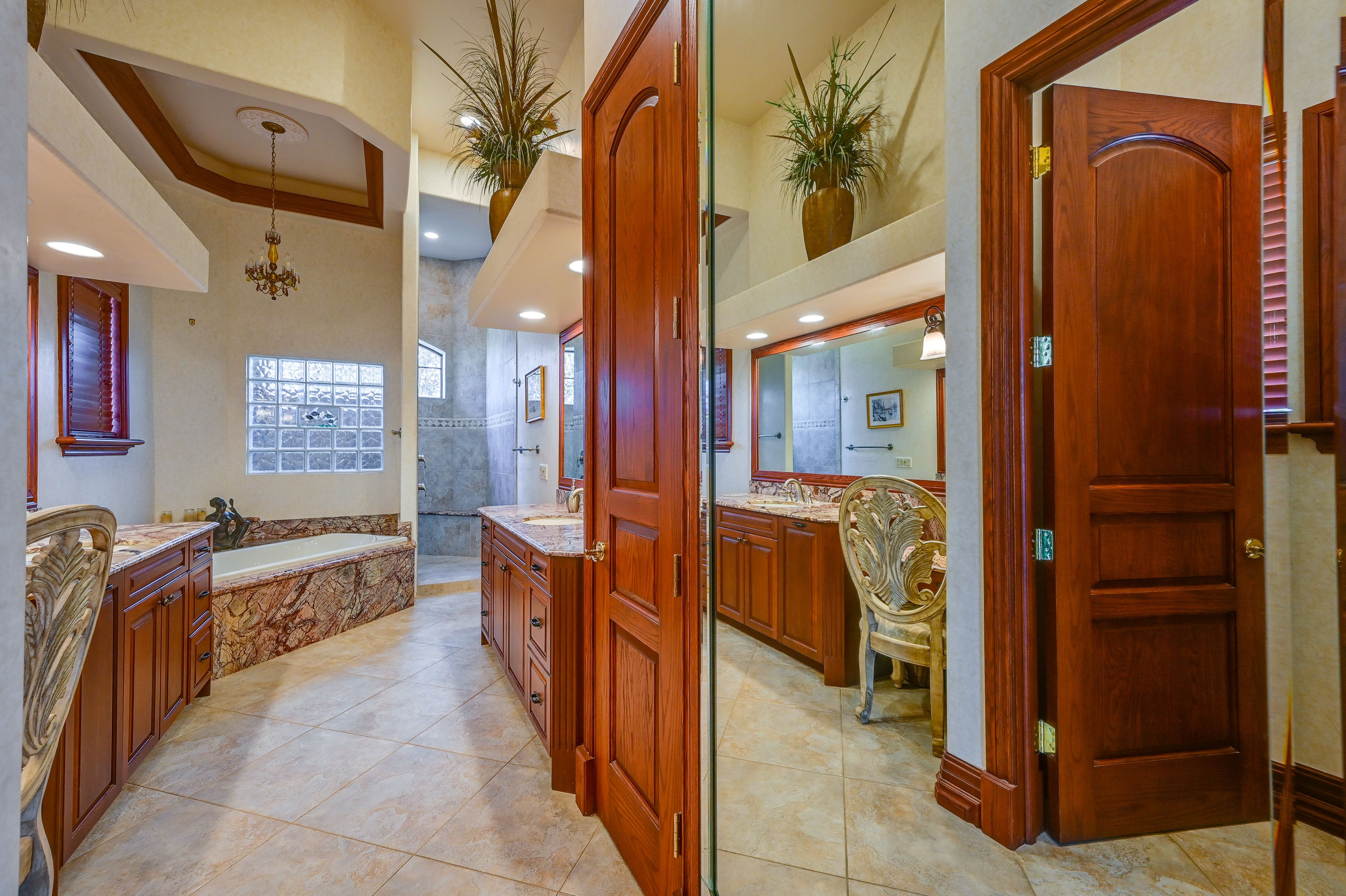 En-Suite Full Bath | 1st Floor