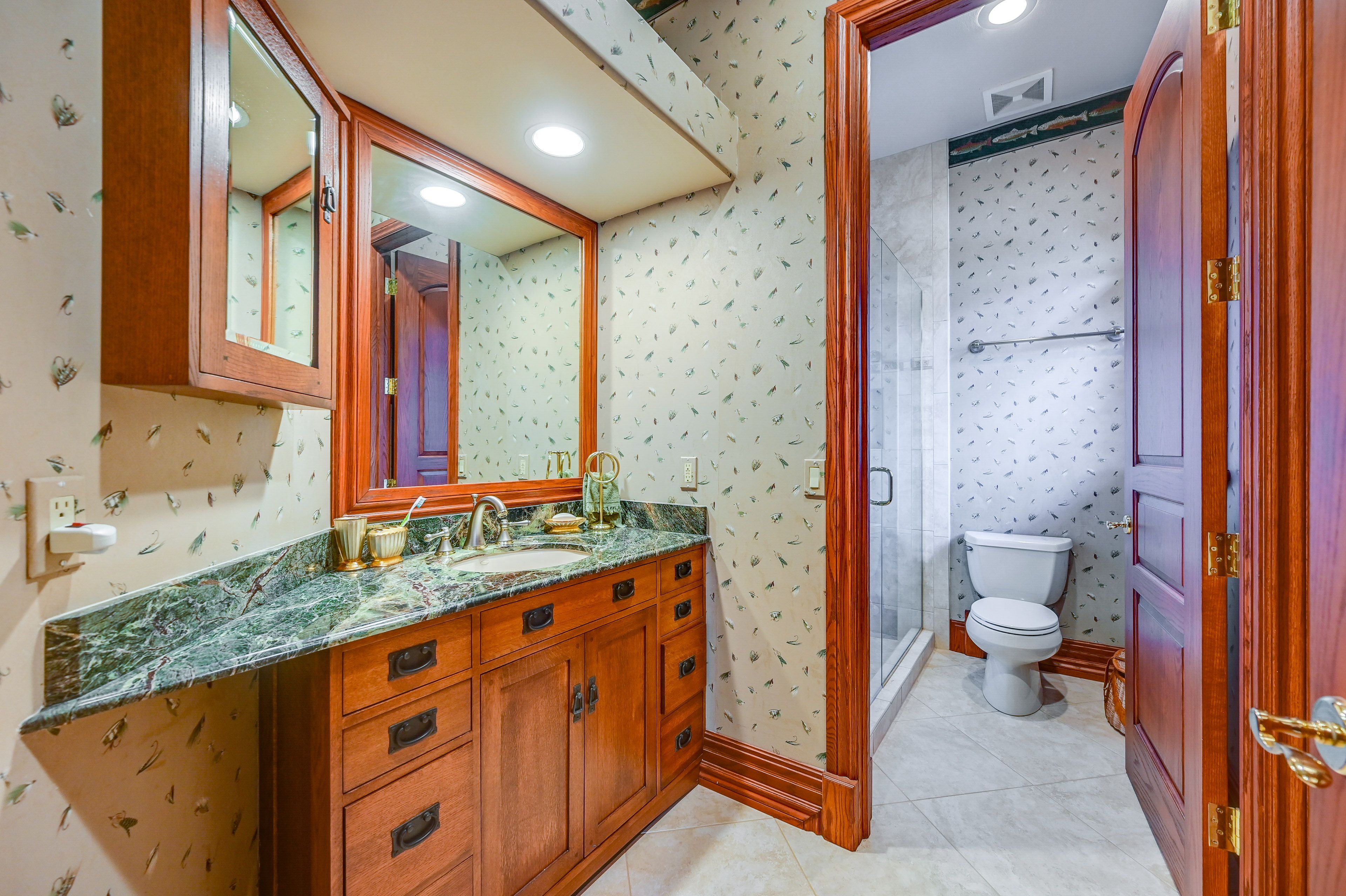 Full Bath | Towels Provided | 2nd Floor