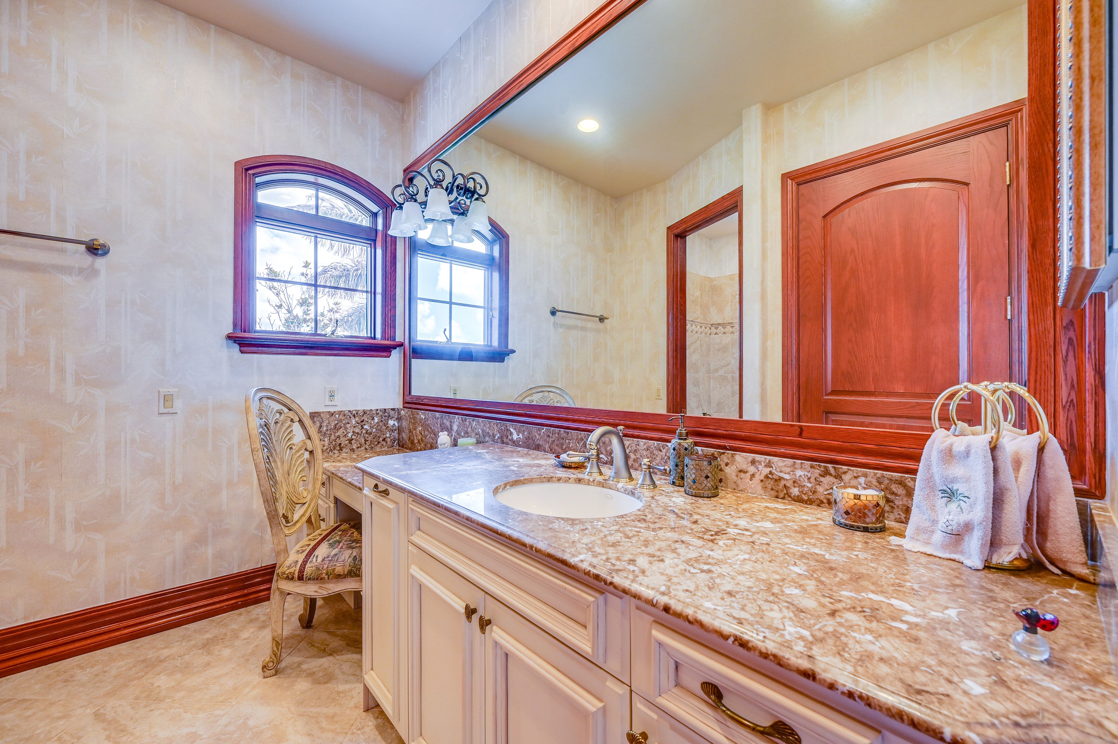 Full Bath | 2nd Floor