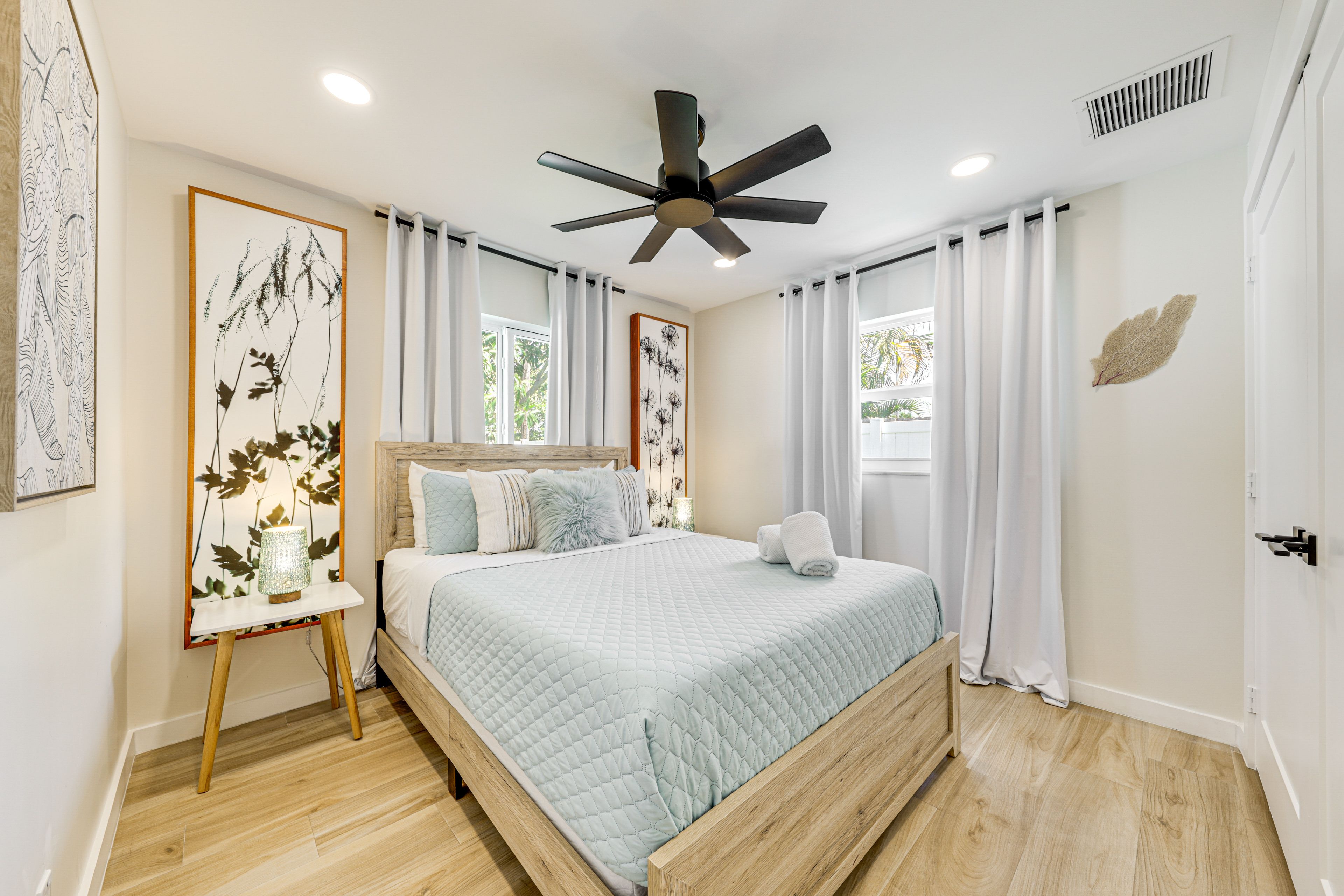 Bedroom 3 | Queen Bed
