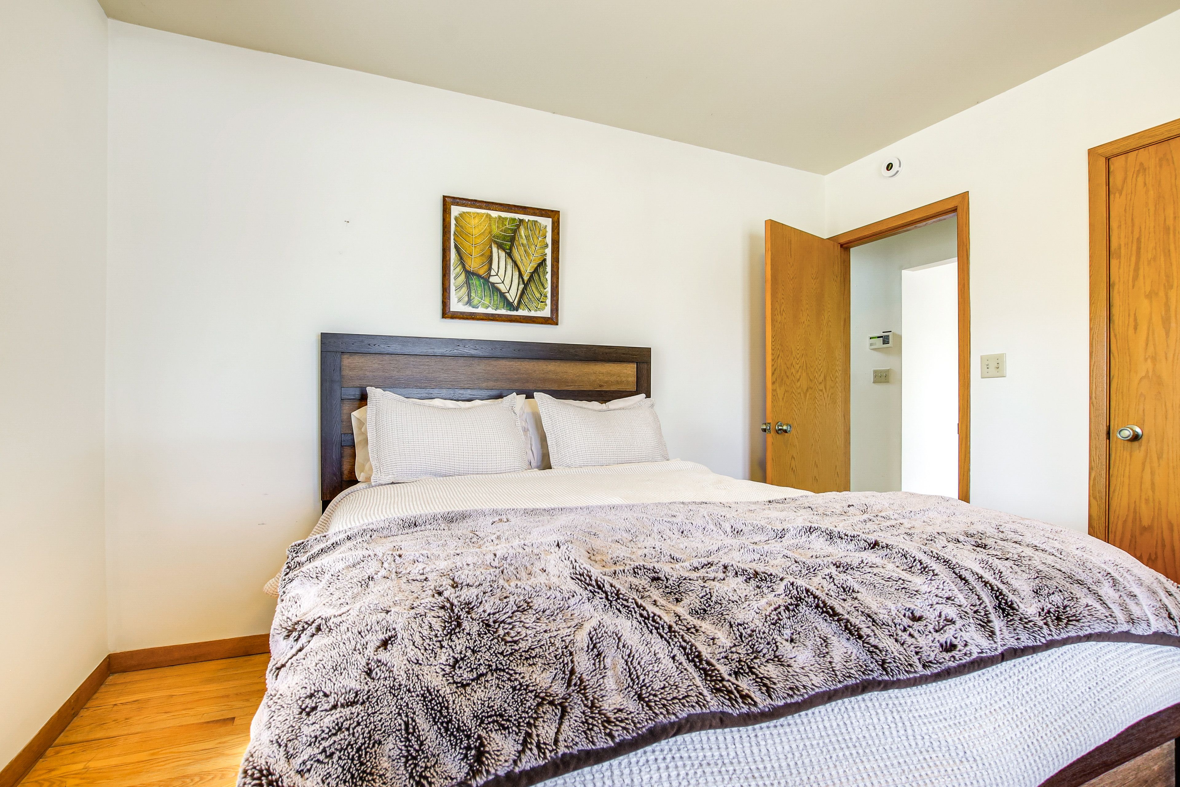 Bedroom 2 | Queen Bed | 2nd Floor