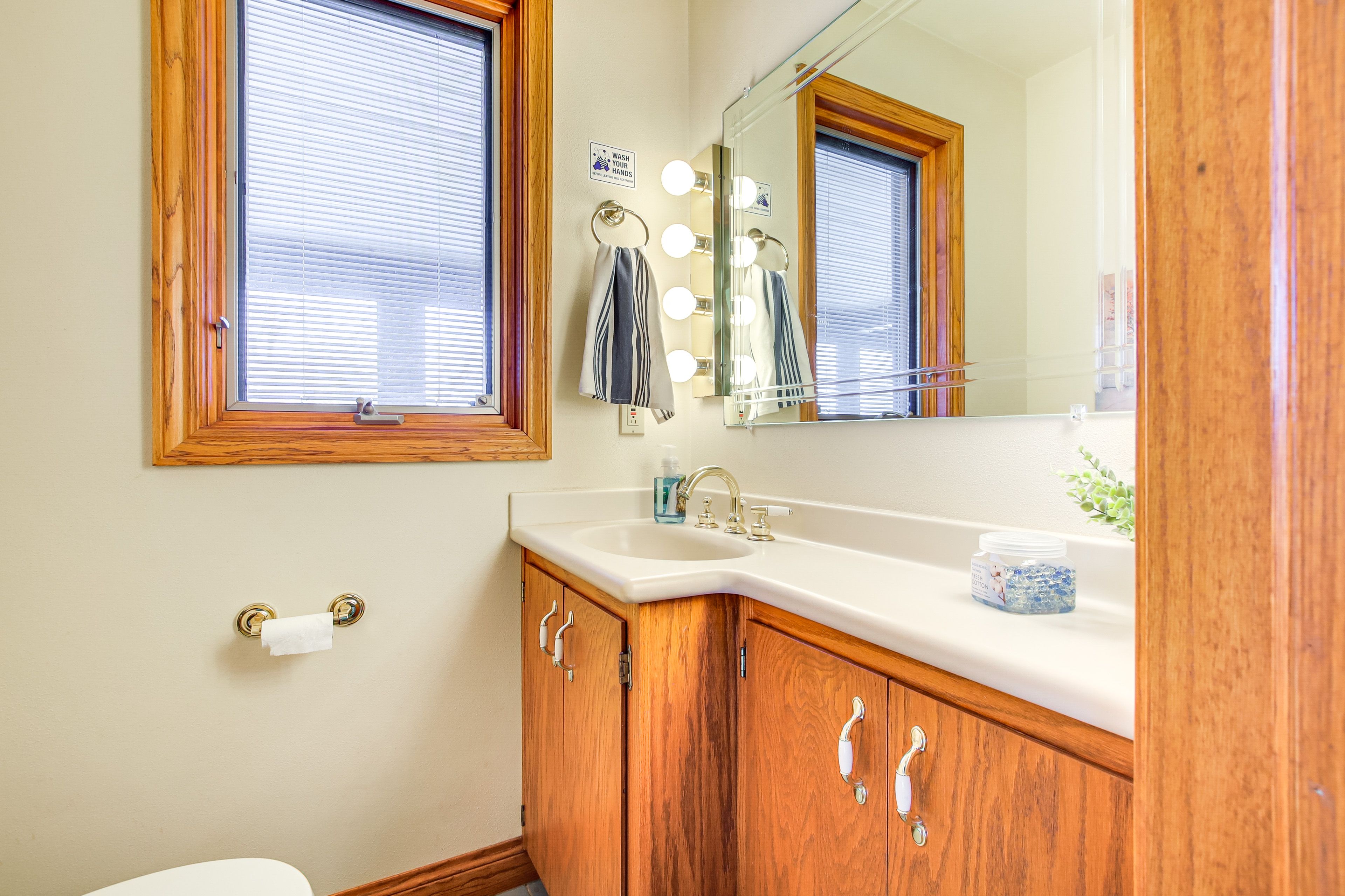 Half Bathroom | 1st Floor