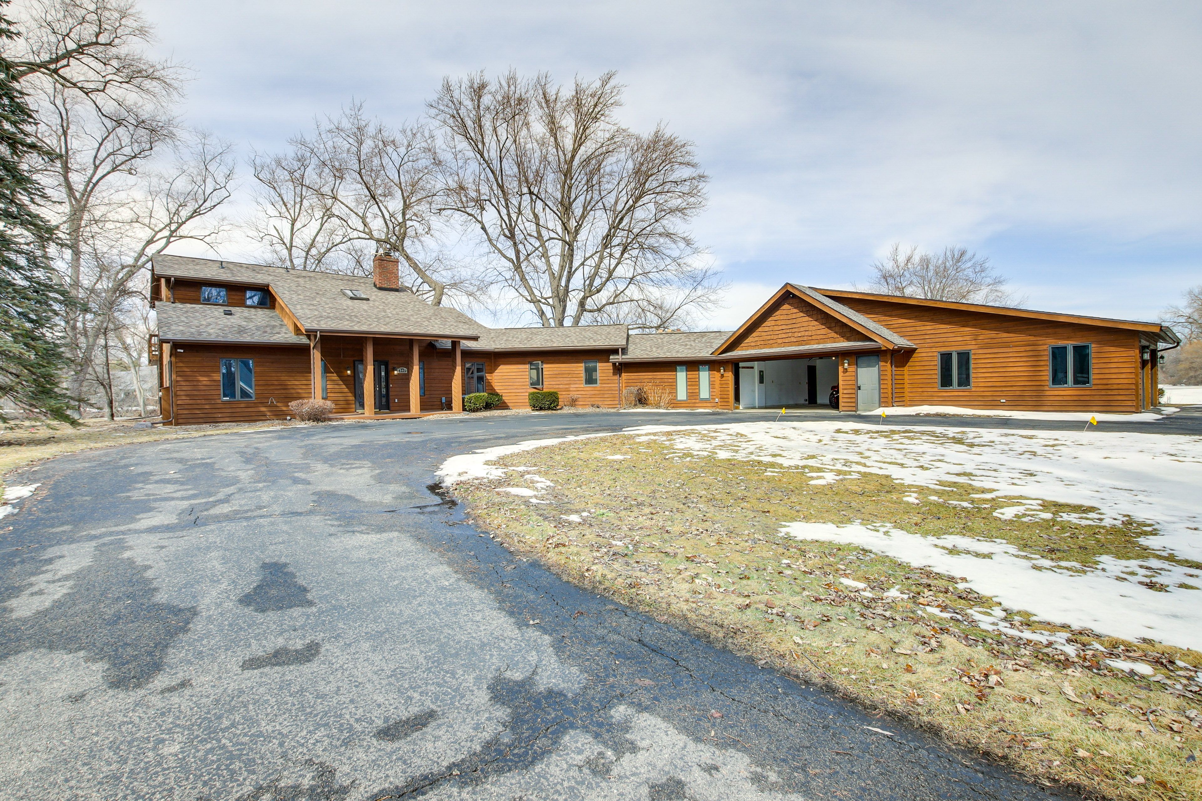 Menasha Vacation Rental | 4BR | 2.5BA | 2,760 Sq Ft | Steps to Enter