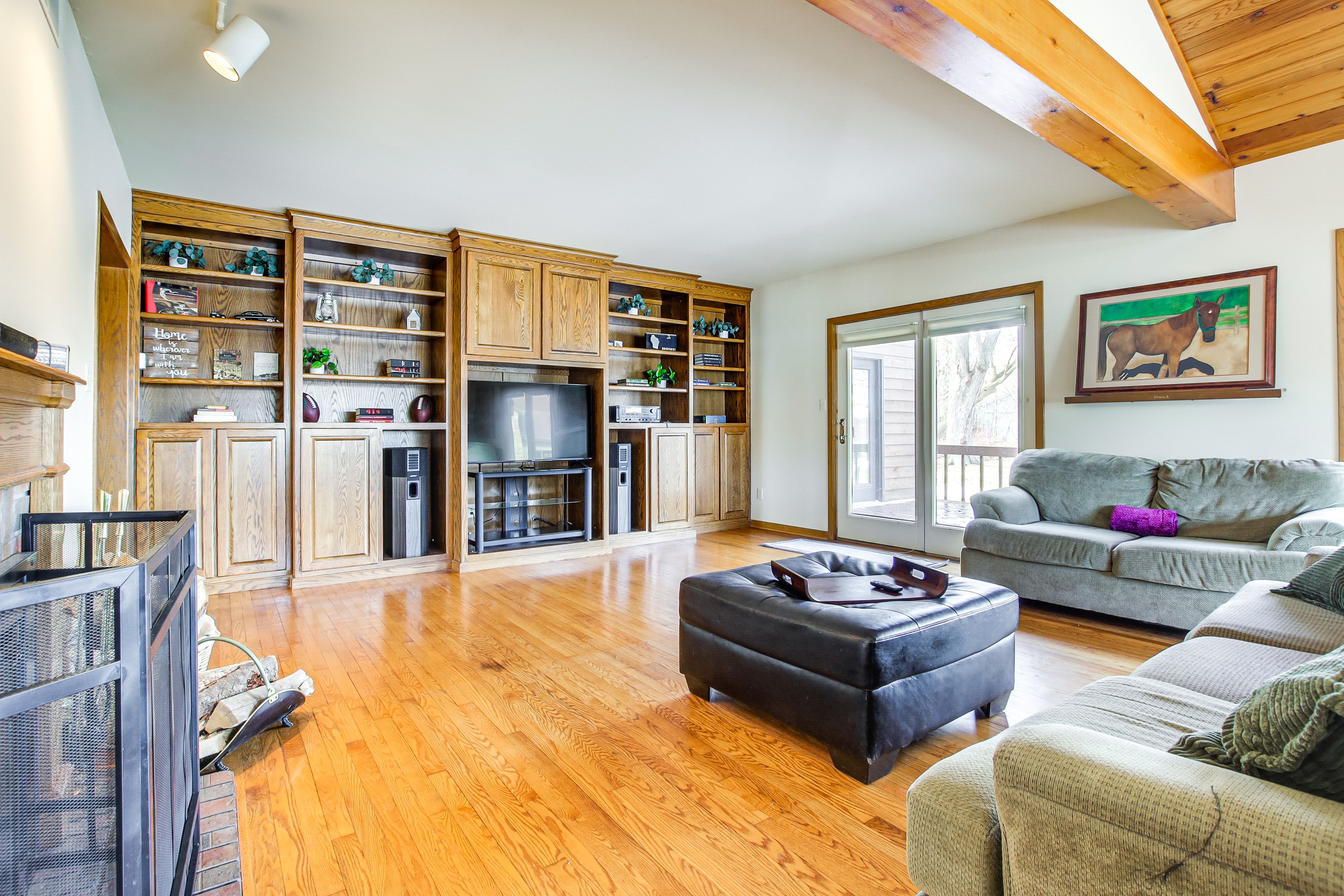Living Room | Free WiFi | Full Sleeper Sofa | Smart TV | 1st Floor