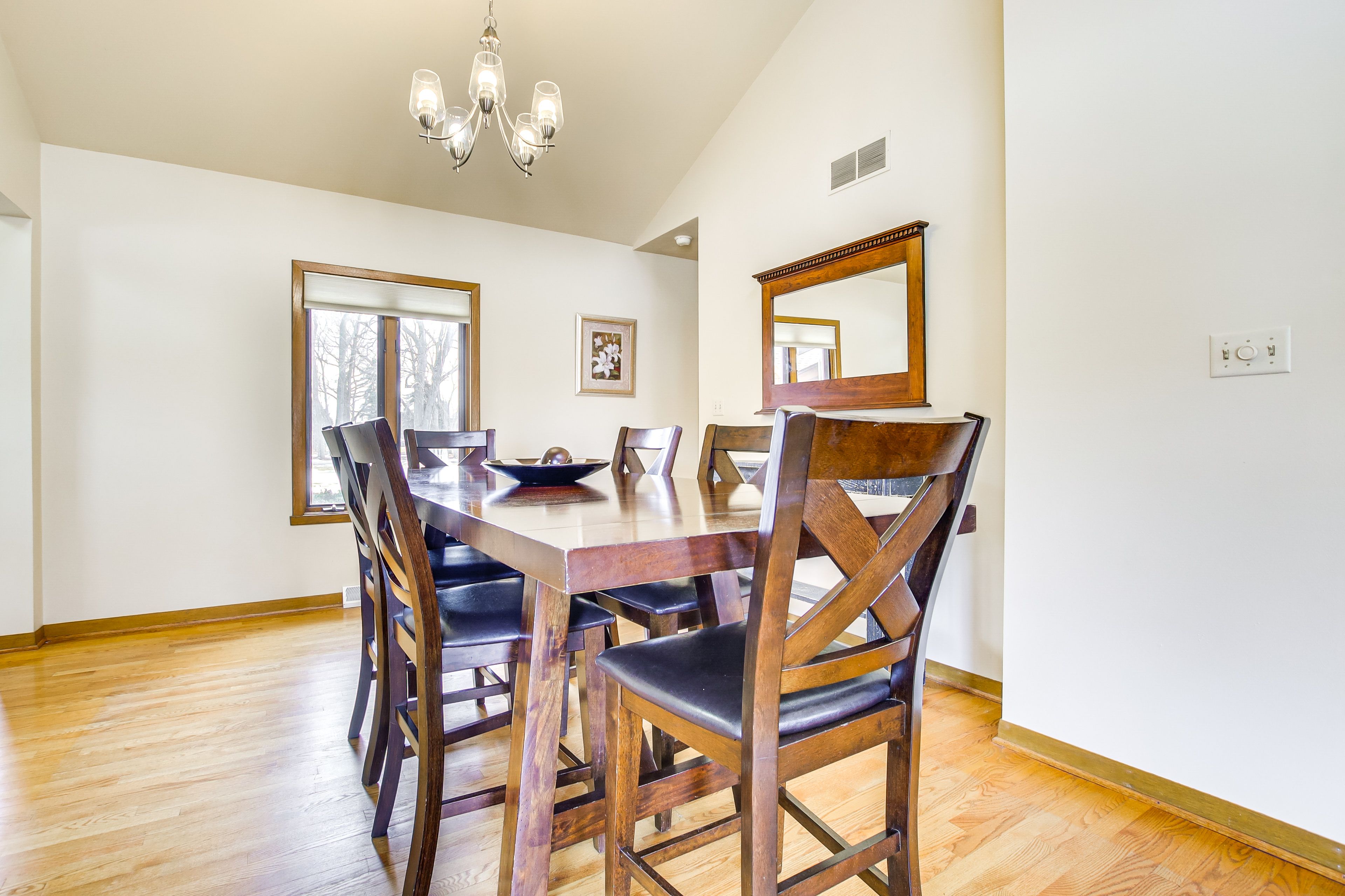 Dining Area | Dishware/Flatware Provided | 1st Floor