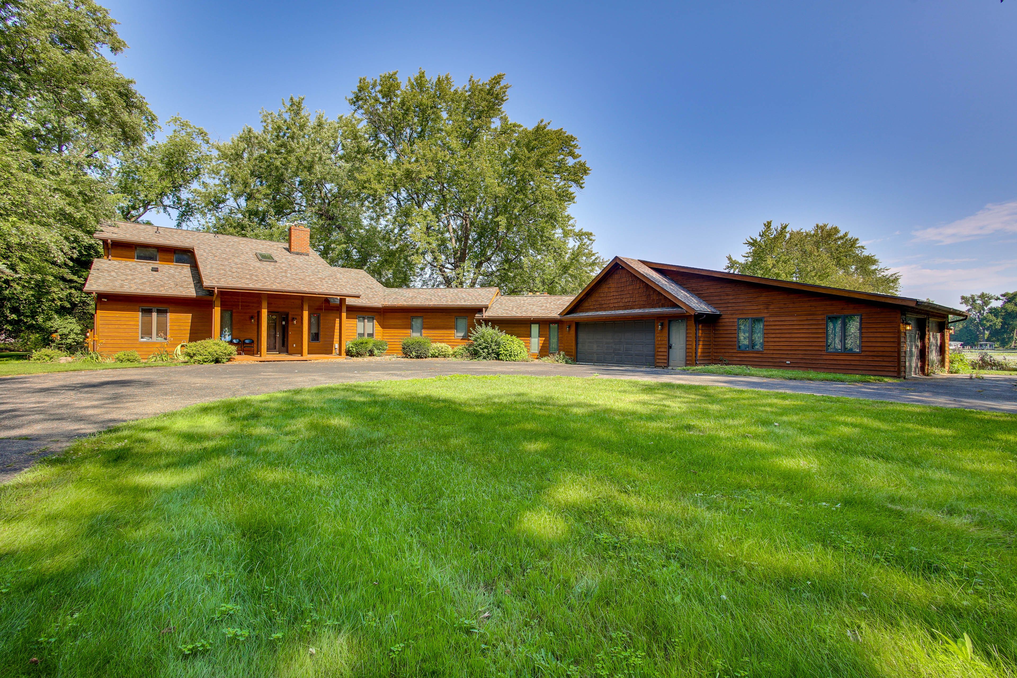 Menasha Vacation Rental | 4BR | 2.5BA | 2,760 Sq Ft | Steps to Enter