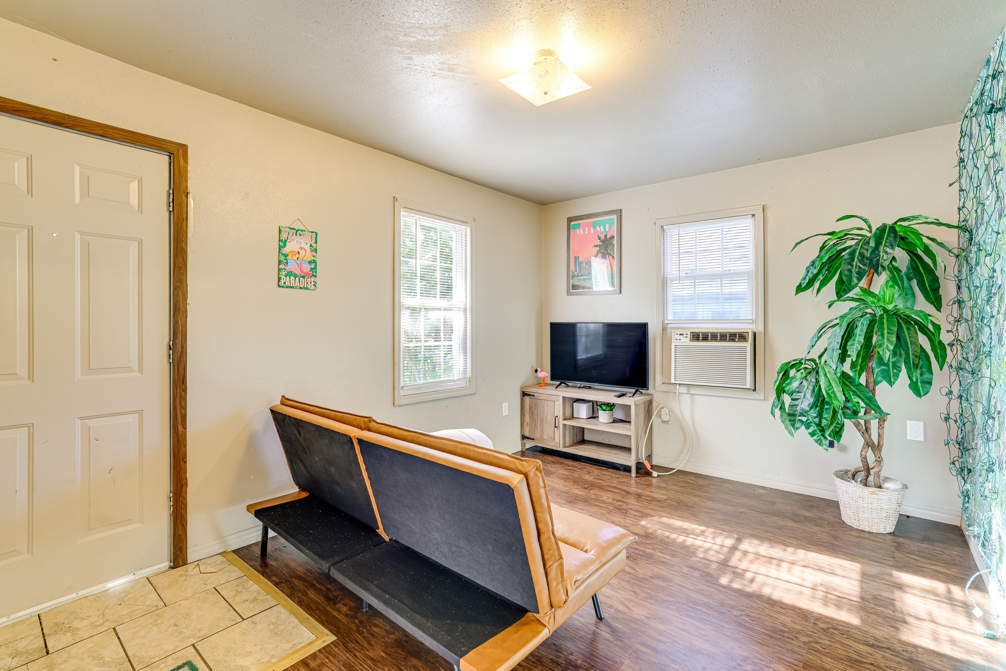 Living Room | Full Futon | Smart TV