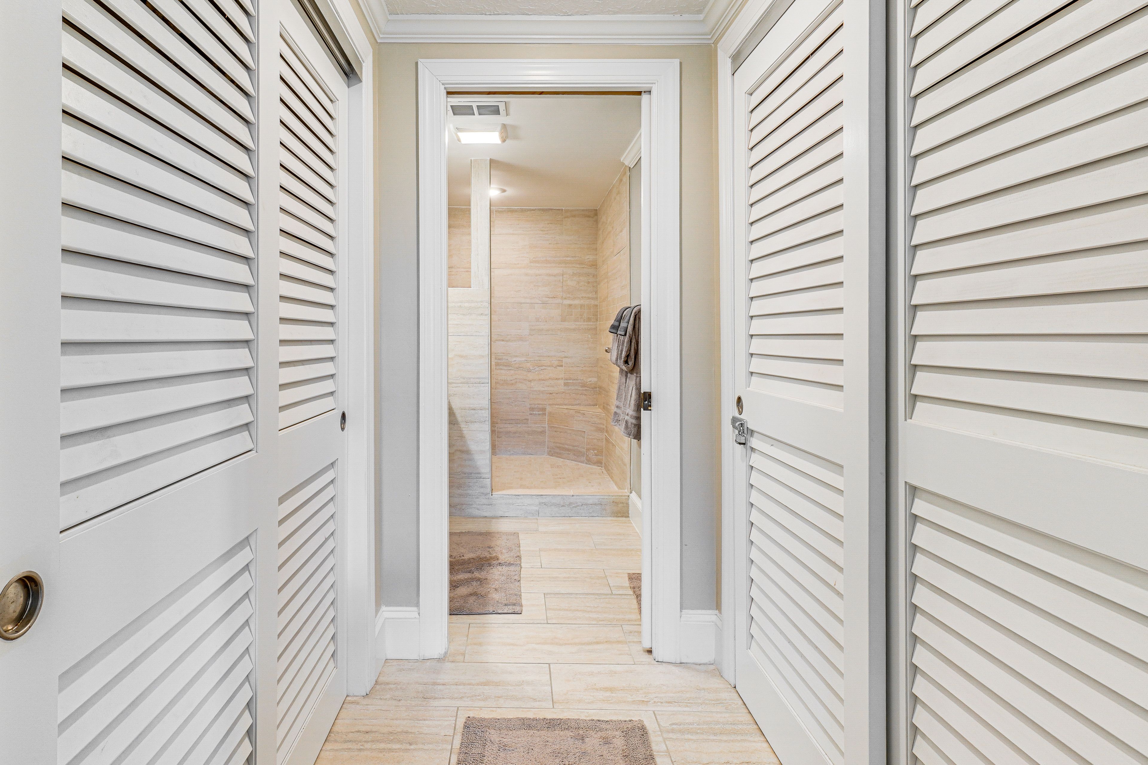 En-Suite Bathroom | Towels & Linens Provided