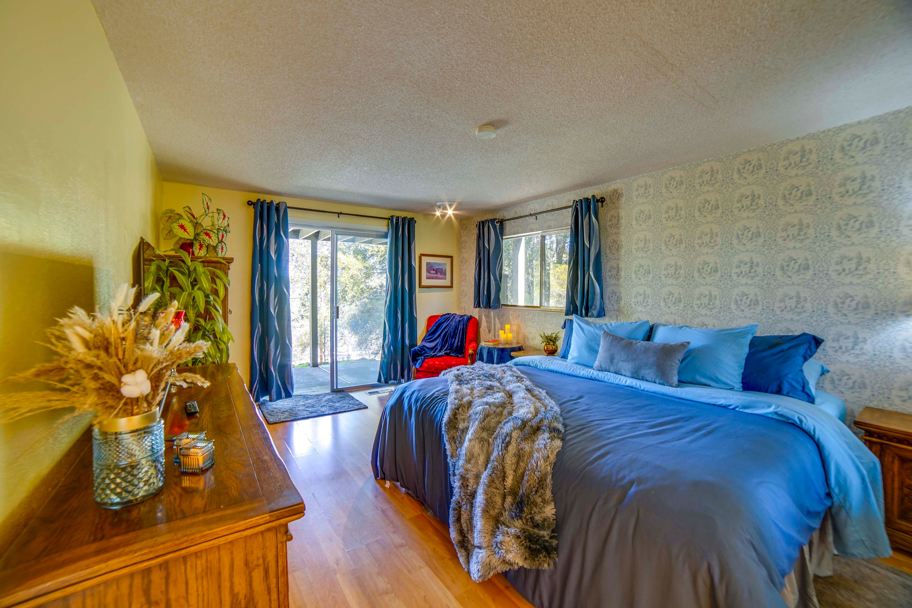Bedroom 2 | California King Bed | Smart TV | 1st Floor